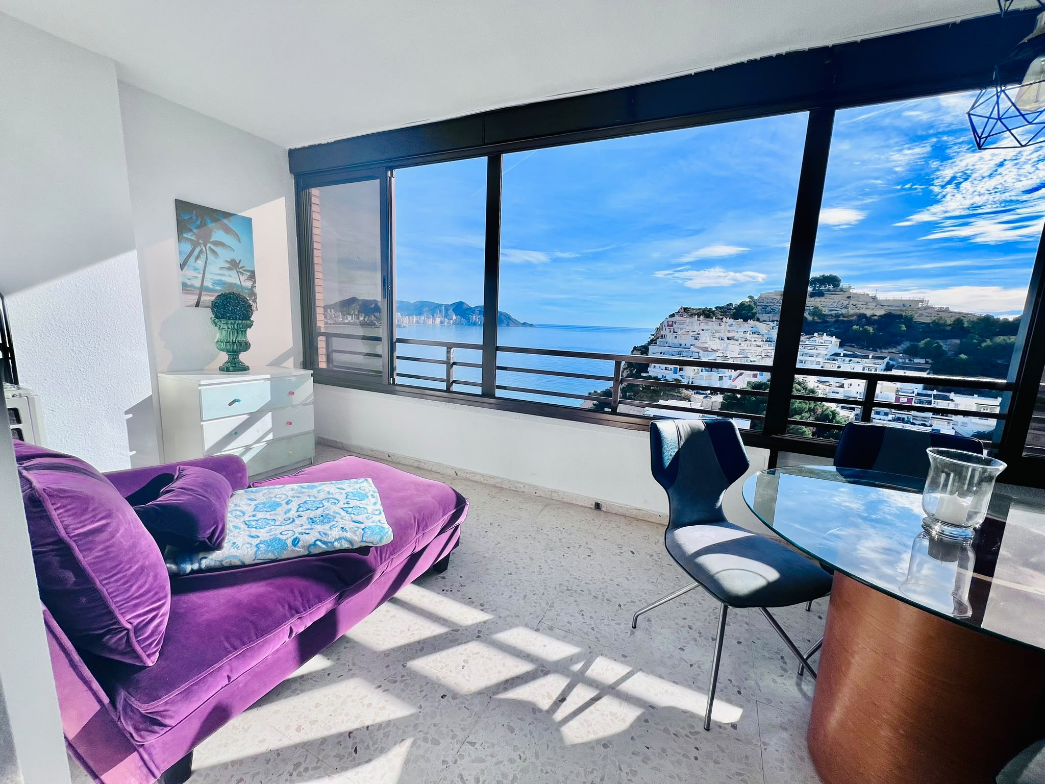 Luminoso apartamento con vistas al mar, playa Poñente