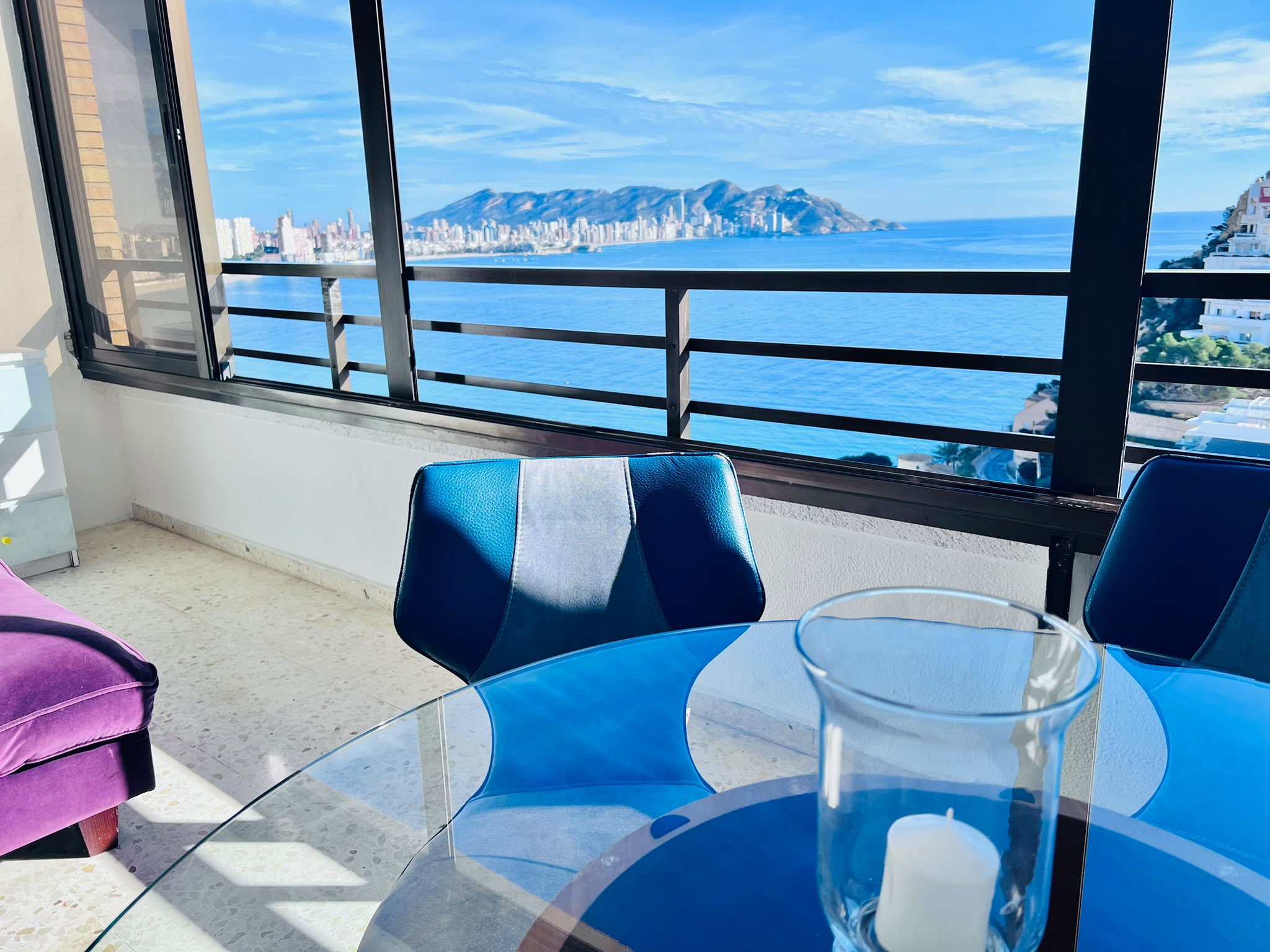 Luminoso apartamento con vistas al mar, playa Poñente