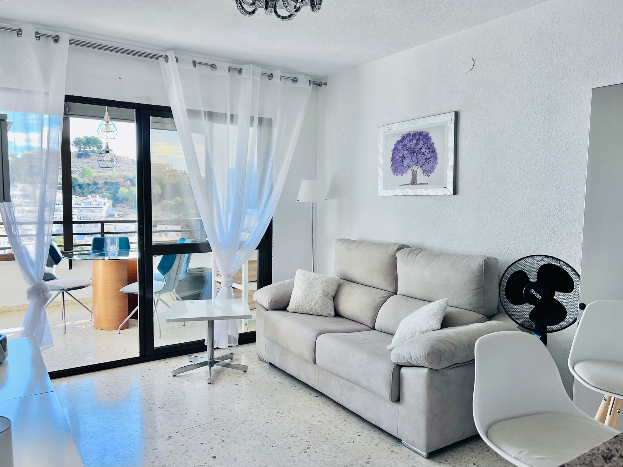 Luminoso apartamento con vistas al mar, playa Poñente