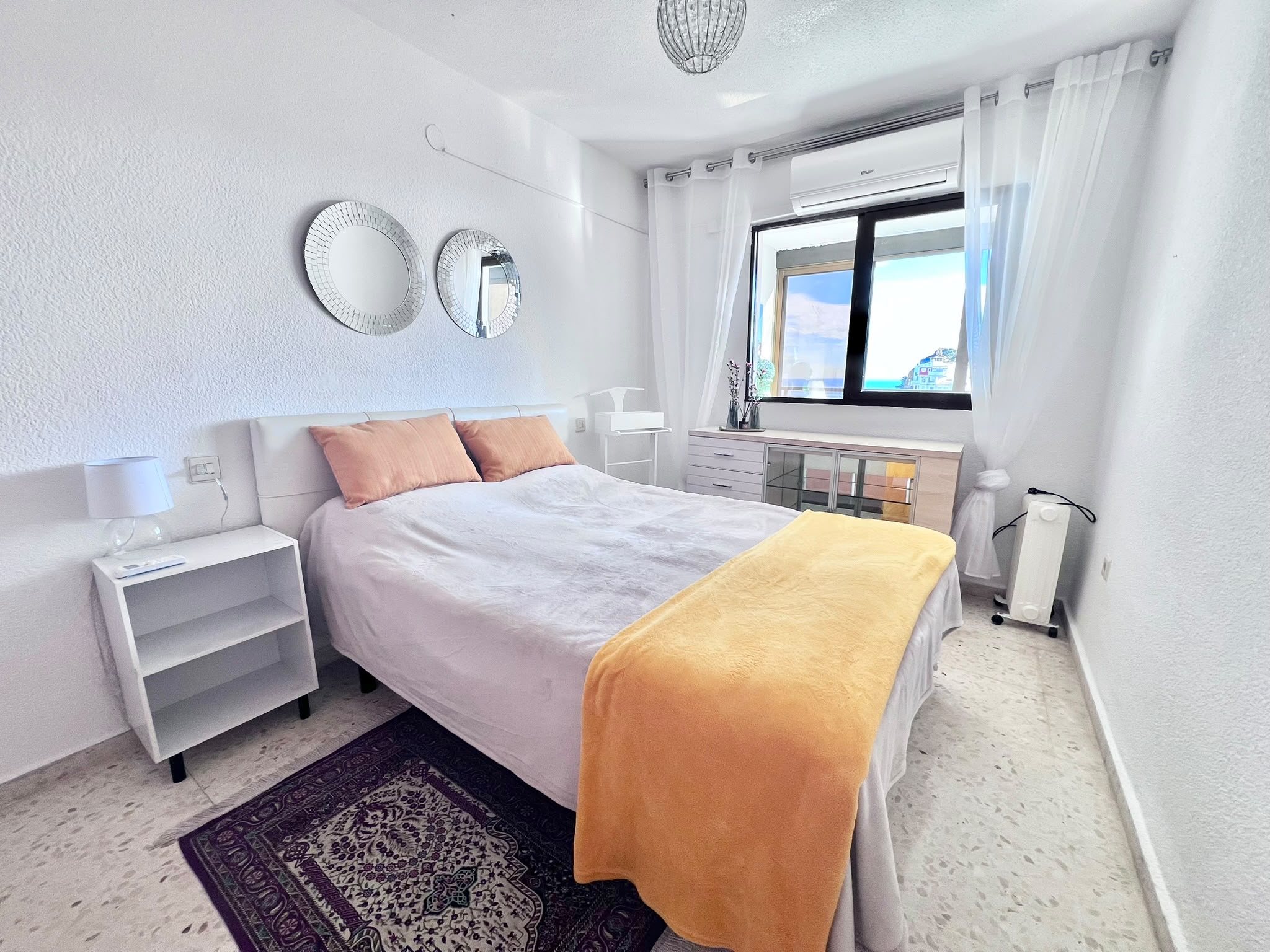 Luminoso apartamento con vistas al mar, playa Poñente