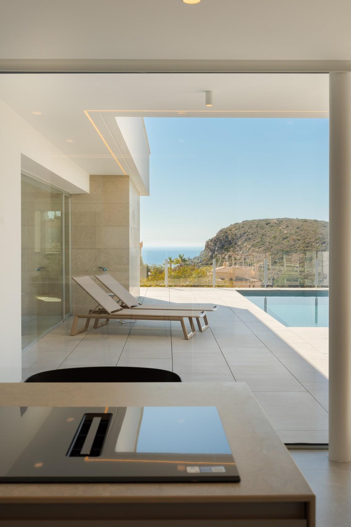 Benitachell: Lujosa Villa Nueva con Piscina y Vistas al Mar, Espectacular villa de lujo obra nueva en Benitachell, Costa Blanca North. Vistas al mar, piscina infinita y diseño mediterráneo. ¡Vive el lujo en tu paraíso de