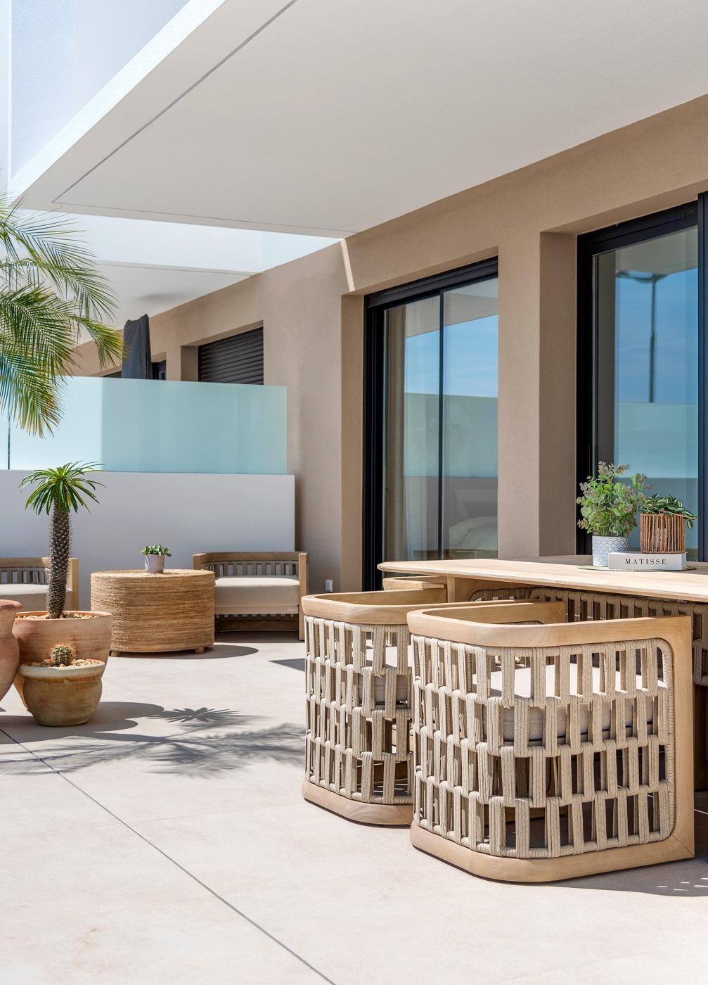 Villas adosadas y pareadas de nueva construcción en Dolores, Alicante, Estrena tu villa en Dolores, Costa Blanca Sur. Exclusivas villas adosadas/pareadas de nueva construcción con 3 hab y 2 baños. Disfruta del sol, playas y golf. T