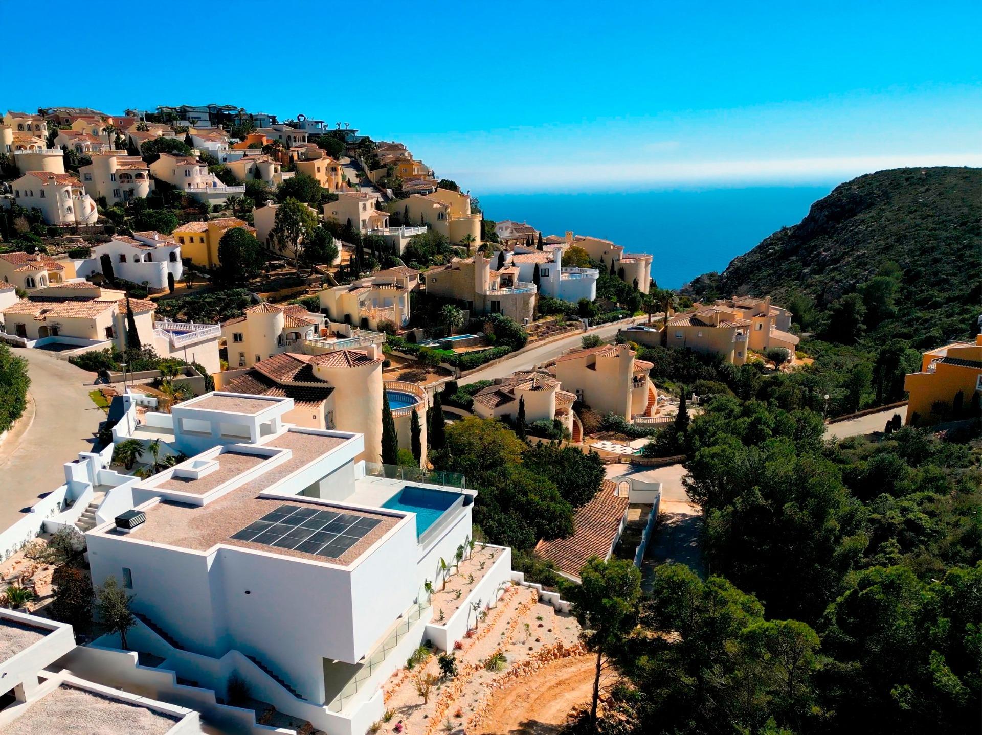 Benitachell: Lujosa Villa Nueva con Piscina y Vistas al Mar, Espectacular villa de lujo obra nueva en Benitachell, Costa Blanca North. Vistas al mar, piscina infinita y diseño mediterráneo. ¡Vive el lujo en tu paraíso de