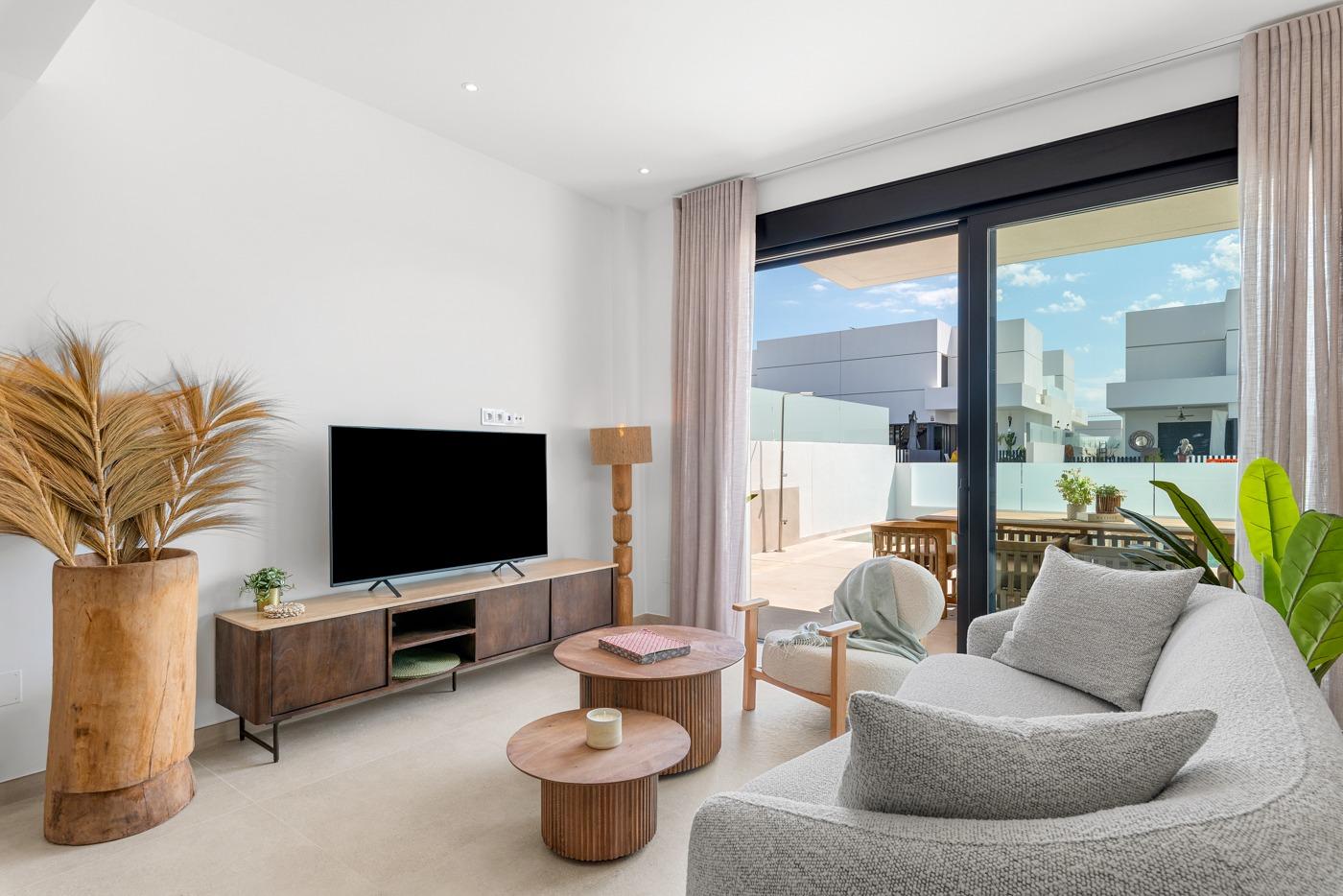 Villas adosadas y pareadas de nueva construcción en Dolores, Alicante, Estrena tu villa en Dolores, Costa Blanca Sur. Exclusivas villas adosadas/pareadas de nueva construcción con 3 hab y 2 baños. Disfruta del sol, playas y golf. T