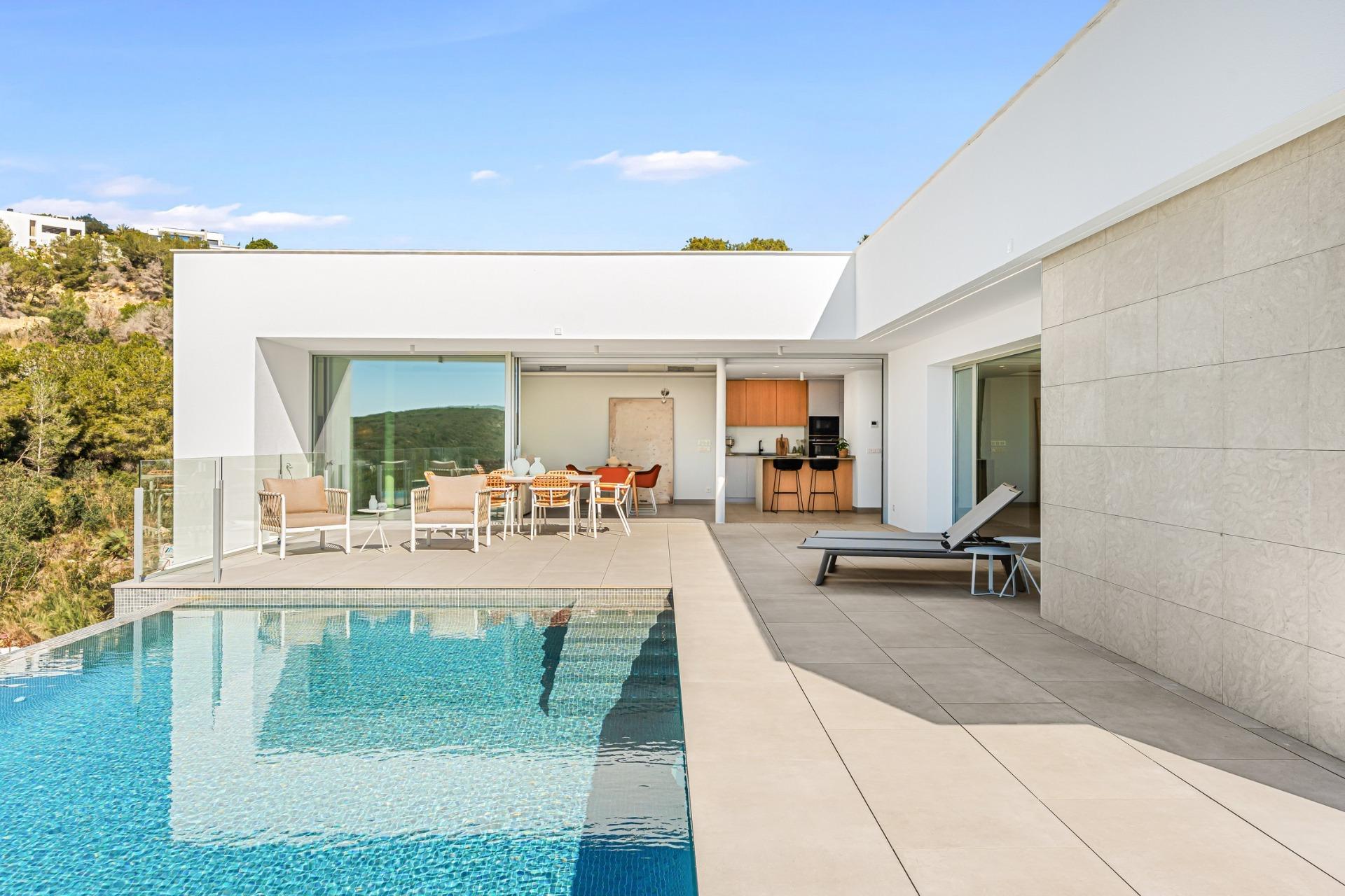 Benitachell: Lujosa Villa Nueva con Piscina y Vistas al Mar, Espectacular villa de lujo obra nueva en Benitachell, Costa Blanca North. Vistas al mar, piscina infinita y diseño mediterráneo. ¡Vive el lujo en tu paraíso de