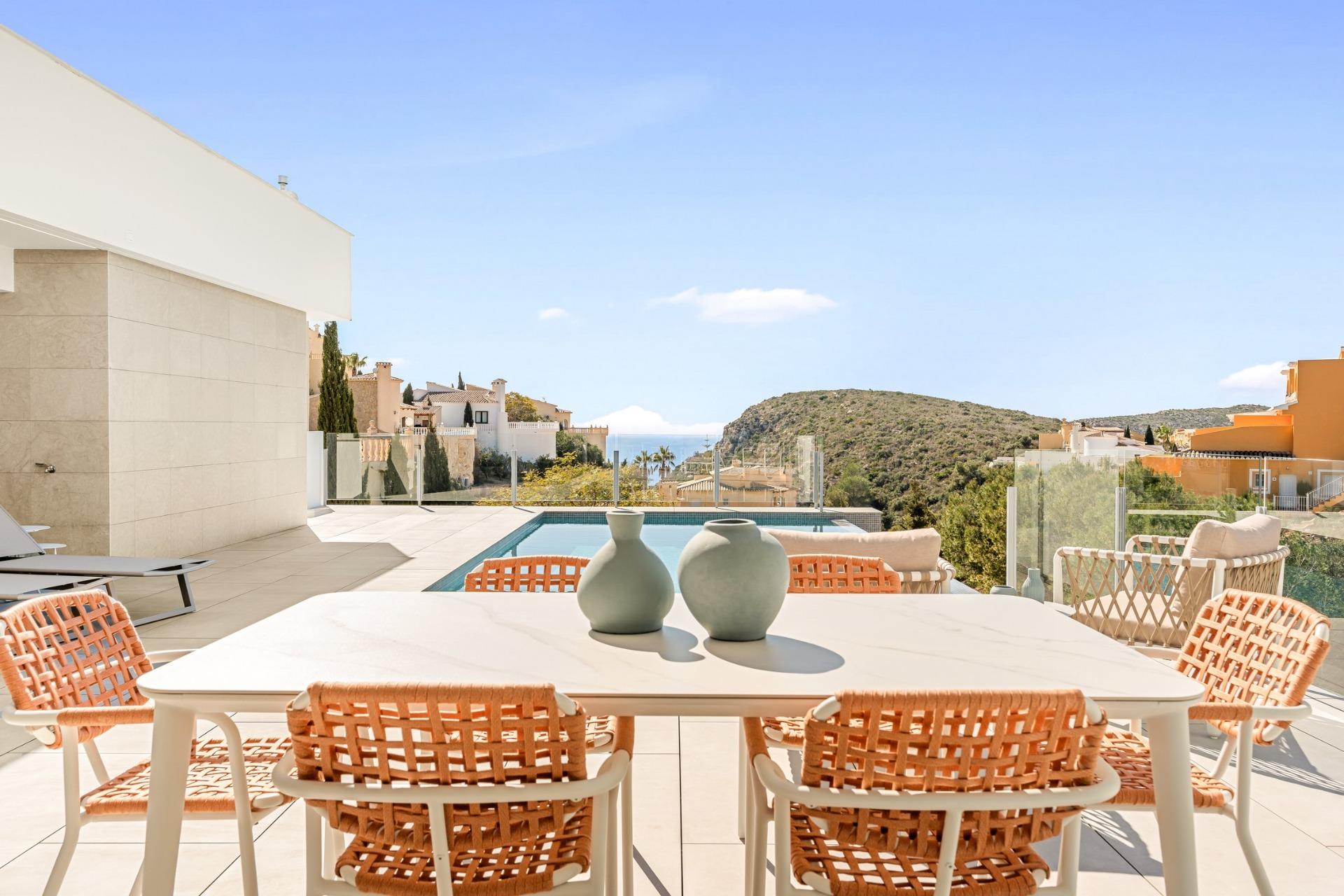 Benitachell: Lujosa Villa Nueva con Piscina y Vistas al Mar, Espectacular villa de lujo obra nueva en Benitachell, Costa Blanca North. Vistas al mar, piscina infinita y diseño mediterráneo. ¡Vive el lujo en tu paraíso de