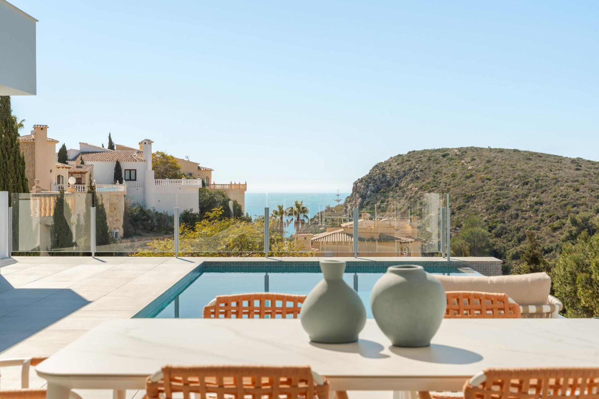 Benitachell: Lujosa Villa Nueva con Piscina y Vistas al Mar, Espectacular villa de lujo obra nueva en Benitachell, Costa Blanca North. Vistas al mar, piscina infinita y diseño mediterráneo. ¡Vive el lujo en tu paraíso de