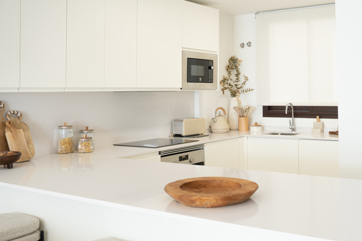 Exclusivo Apartamento de Lujo con Vistas al Mar en Fuengirola, Descubre lujo y sostenibilidad en Fuengirola. Apartamento de obra nueva en Costa del Sol: 3 hab, 2 baños, gran terraza, vistas al mar. Eficiencia energética, pa