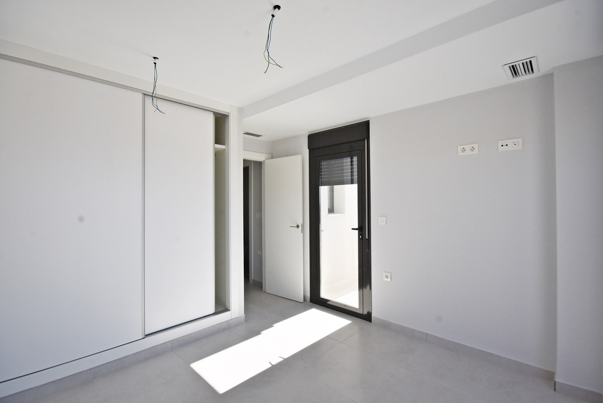 Villa de Ensueño con Vistas al Mar en Mazarrón, Villa en venta en Puerto de Mazarrón, Murcia. A 350m de la playa, con vistas al mar y solárium. 3 dormitorios, 3 baños. ¡Tu sueño mediterráneo por 309.000€!