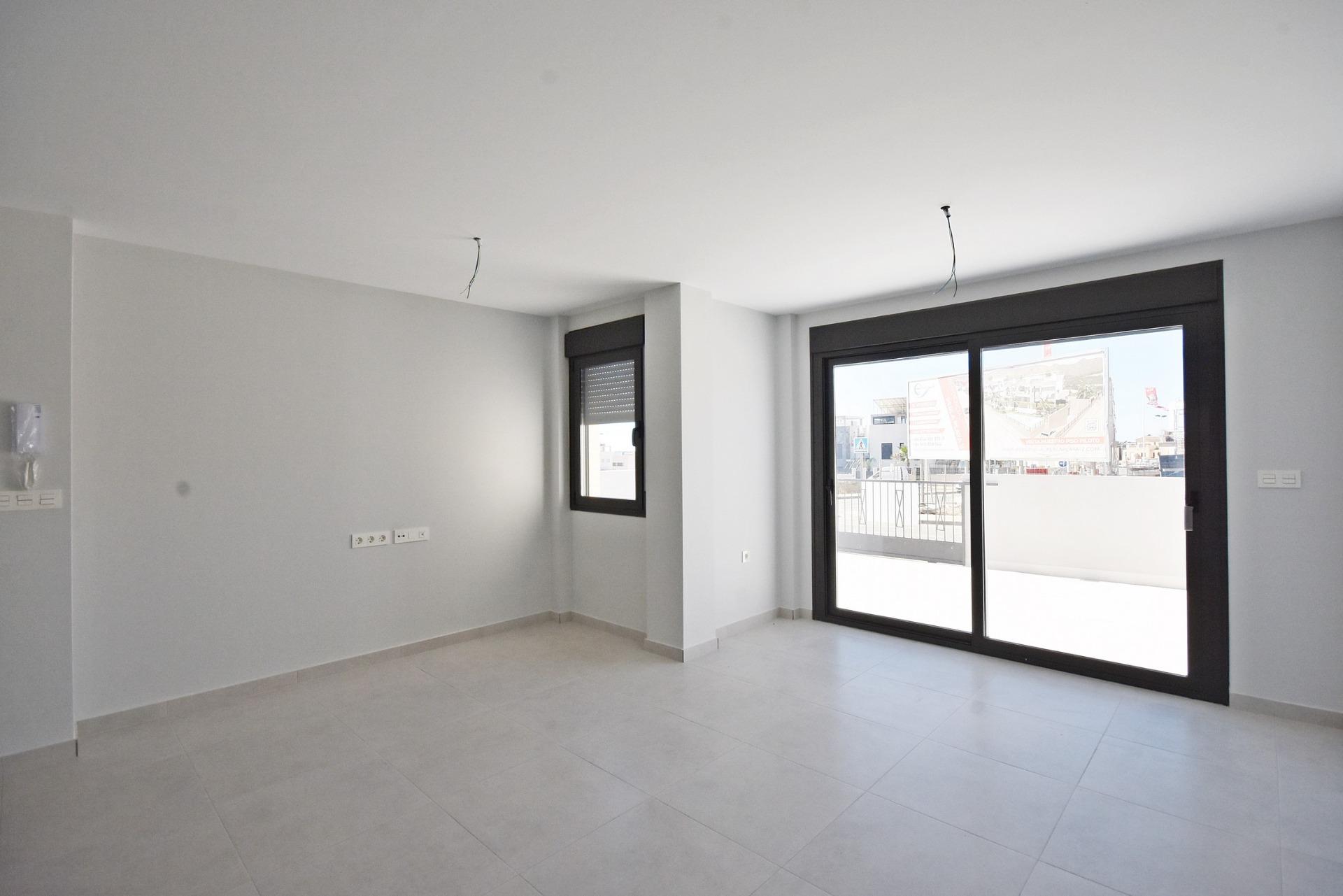 Moderno Adosado con Vistas al Mar en Puerto de Mazarrón, Adosado moderno de nueva construcción en Puerto de Mazarrón. 3 dorm, 3 baños, solárium con vistas al mar, piscina comunitaria. A 350m de la playa. ¡Vive o invie