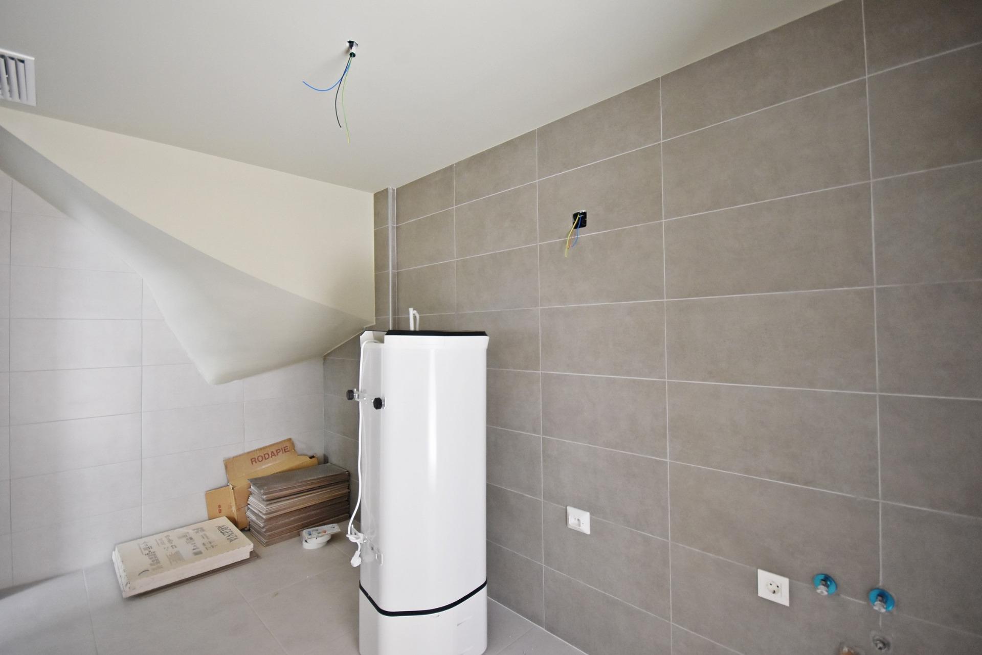 Moderno Adosado con Vistas al Mar en Puerto de Mazarrón, Adosado moderno de nueva construcción en Puerto de Mazarrón. 3 dorm, 3 baños, solárium con vistas al mar, piscina comunitaria. A 350m de la playa. ¡Vive o invie
