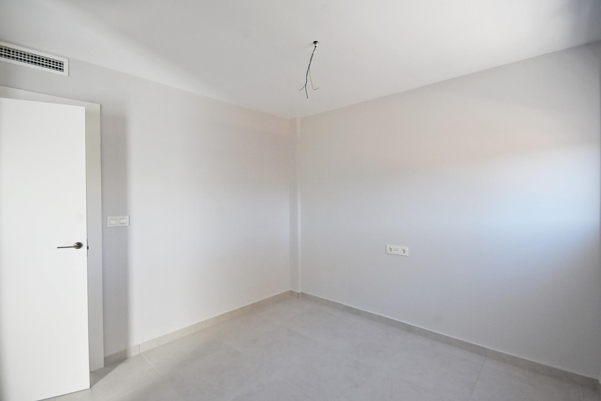 Moderno Adosado con Vistas al Mar en Puerto de Mazarrón, Adosado moderno de nueva construcción en Puerto de Mazarrón. 3 dorm, 3 baños, solárium con vistas al mar, piscina comunitaria. A 350m de la playa. ¡Vive o invie