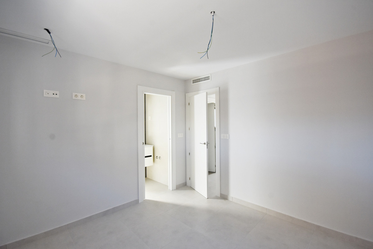 Villa de Ensueño con Vistas al Mar en Mazarrón, Villa en venta en Puerto de Mazarrón, Murcia. A 350m de la playa, con vistas al mar y solárium. 3 dormitorios, 3 baños. ¡Tu sueño mediterráneo por 309.000€!