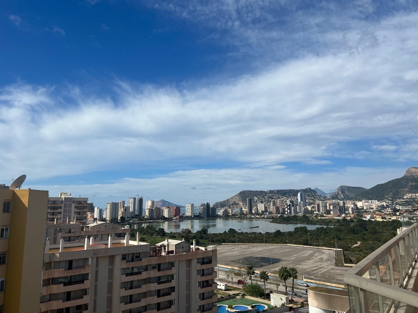 Ático de Lujo en Calpe: Vistas al Mar y Costa Blanca, Ático de lujo en venta en Calpe, Costa Blanca. Disfrute de vistas panorámicas al mar, 3 habitaciones y un estilo de vida exclusivo. ¡Su oportunidad de invertir!