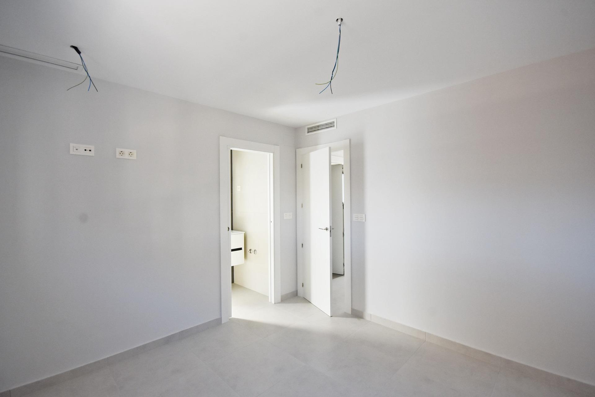 Moderno Adosado con Vistas al Mar en Puerto de Mazarrón, Adosado moderno de nueva construcción en Puerto de Mazarrón. 3 dorm, 3 baños, solárium con vistas al mar, piscina comunitaria. A 350m de la playa. ¡Vive o invie