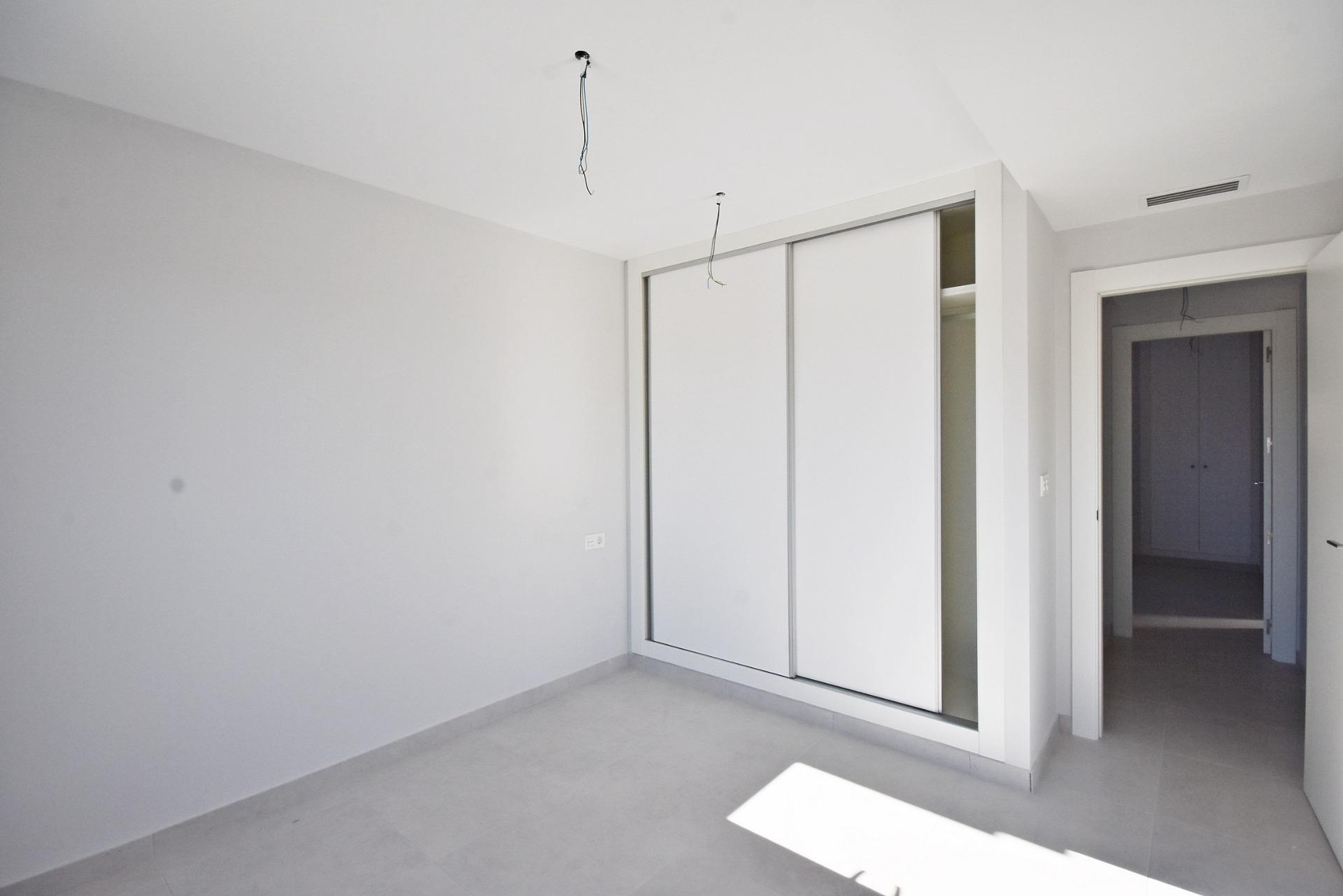Moderno Adosado con Vistas al Mar en Puerto de Mazarrón, Adosado moderno de nueva construcción en Puerto de Mazarrón. 3 dorm, 3 baños, solárium con vistas al mar, piscina comunitaria. A 350m de la playa. ¡Vive o invie
