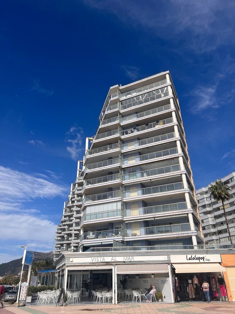 Ático de Lujo en Calpe: Vistas al Mar y Costa Blanca, Ático de lujo en venta en Calpe, Costa Blanca. Disfrute de vistas panorámicas al mar, 3 habitaciones y un estilo de vida exclusivo. ¡Su oportunidad de invertir!