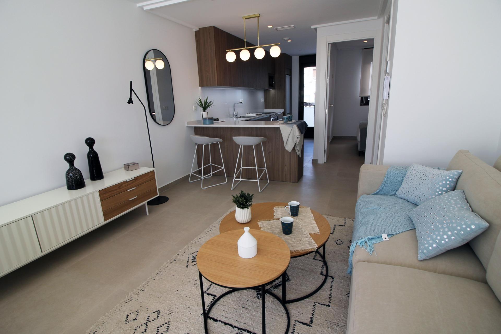 Adosado Moderno de 4 Dormitorios en Pilar de la Horadada, Descubre este adosado de nueva construcción en Pilar de la Horadada, Costa Blanca. 4 hab, 2 baños, piscina, solárium. ¡Tu sueño mediterráneo te espera!