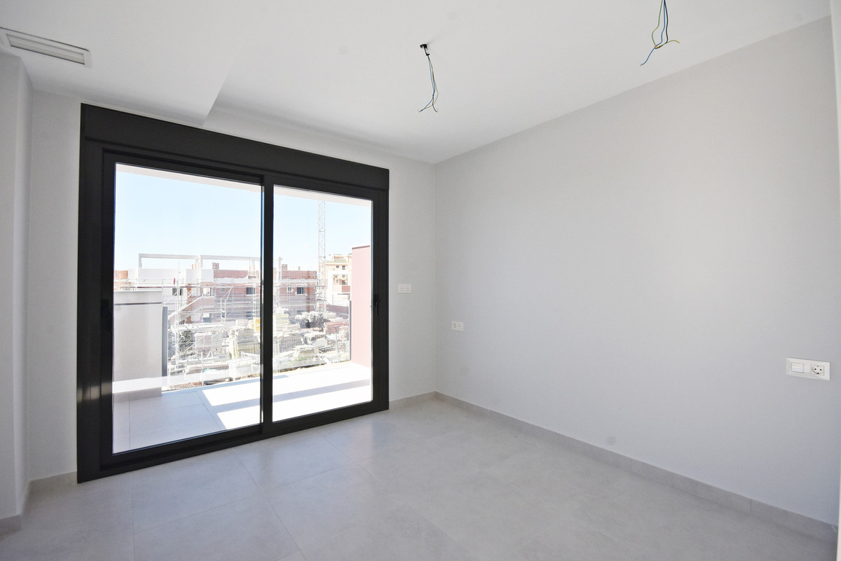 Villa de Ensueño con Vistas al Mar en Mazarrón, Villa en venta en Puerto de Mazarrón, Murcia. A 350m de la playa, con vistas al mar y solárium. 3 dormitorios, 3 baños. ¡Tu sueño mediterráneo por 309.000€!
