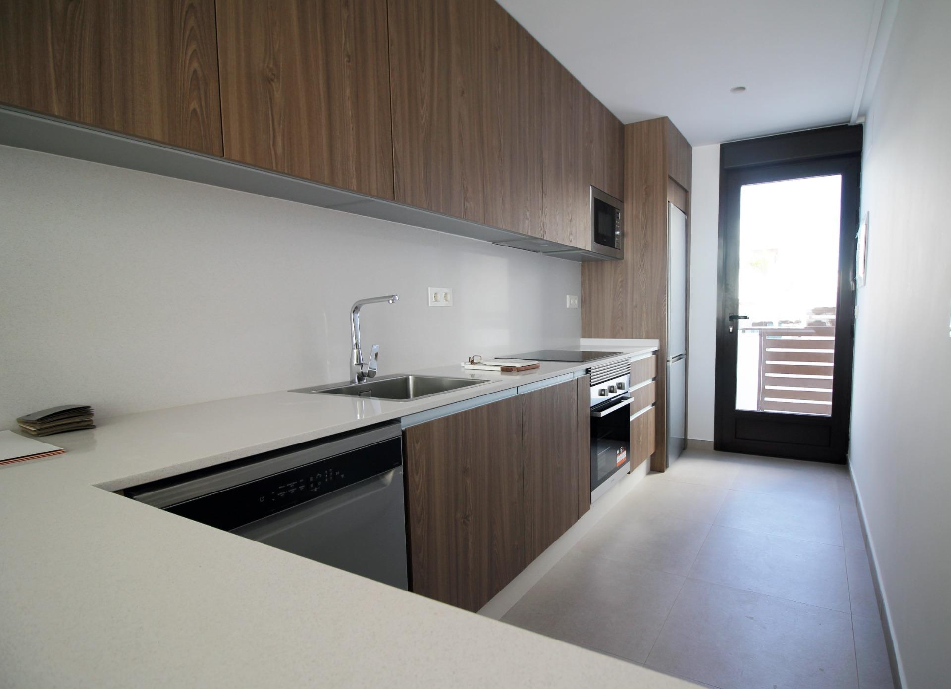 Adosado Moderno de 4 Dormitorios en Pilar de la Horadada, Descubre este adosado de nueva construcción en Pilar de la Horadada, Costa Blanca. 4 hab, 2 baños, piscina, solárium. ¡Tu sueño mediterráneo te espera!