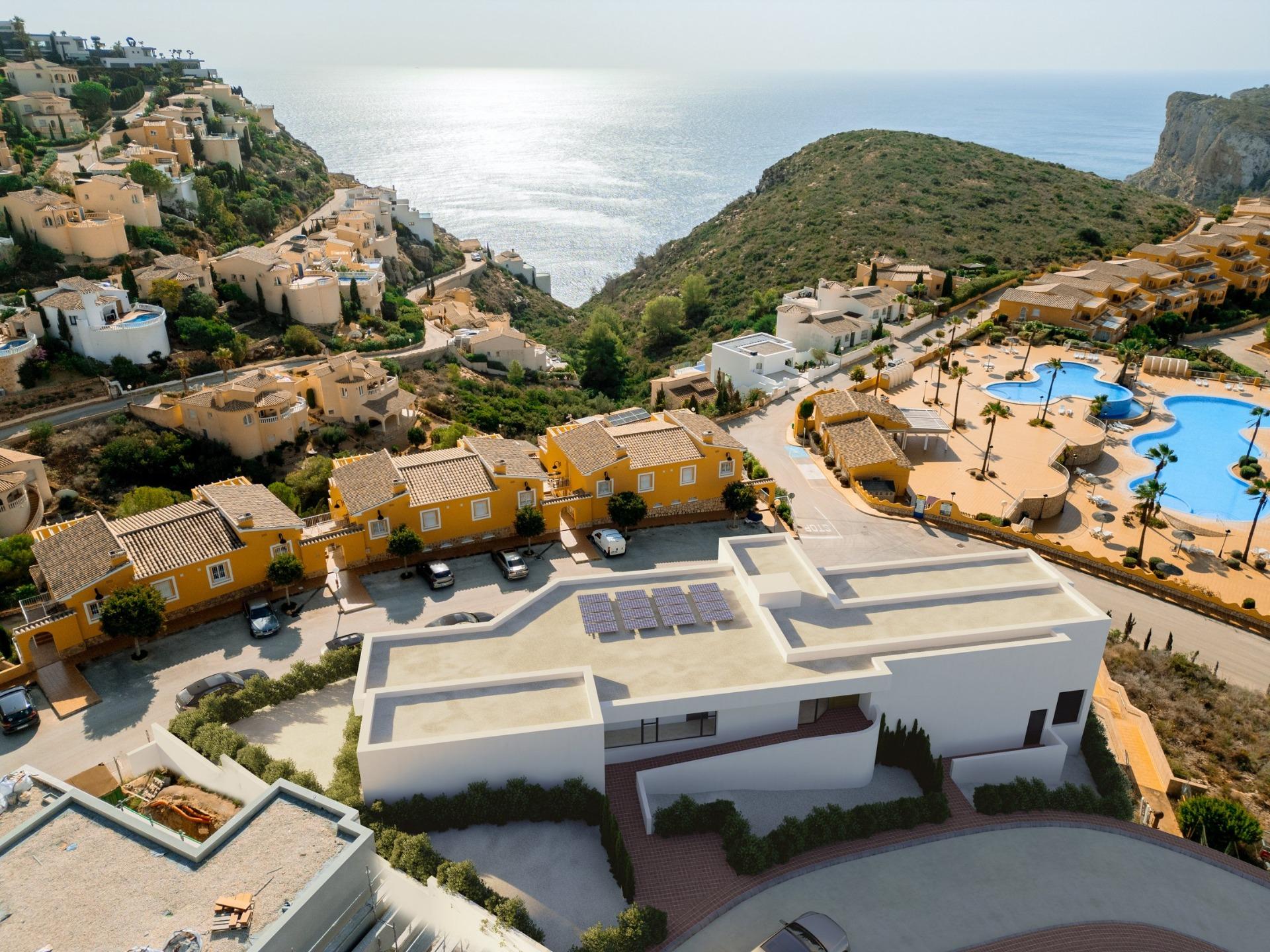 Ático de Ensueño en Benitachell: Lujo y Vistas al Mar, Ático de lujo en Cumbre del Sol, Benitachell. Disfruta de vistas al Mediterráneo, 2 hab, 2 baños, solárium privado y acabados premium. Vive el estilo de vida ex