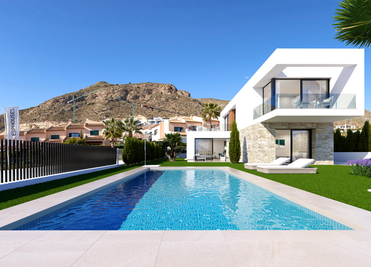 Villa de lujo en Finestrat: mar y montaña., Lujosa villa en Finestrat, Alicante. 3 hab, piscina privada, jardín y vistas mar/montaña. Cerca de Benidorm. ¡Vive el Mediterráneo!
