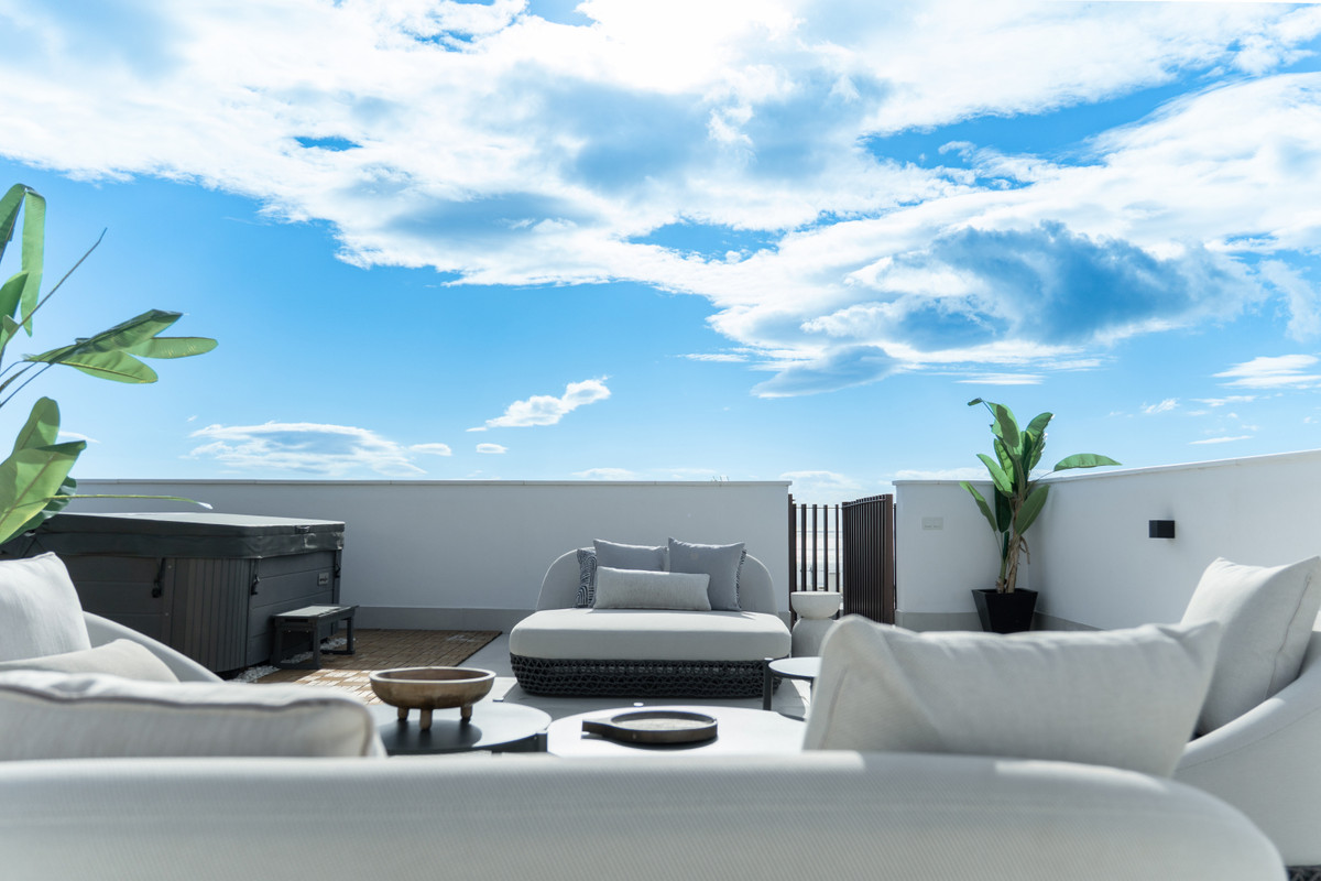 Exclusivo Apartamento de Lujo con Vistas al Mar en Fuengirola, Descubre lujo y sostenibilidad en Fuengirola. Apartamento de obra nueva en Costa del Sol: 3 hab, 2 baños, gran terraza, vistas al mar. Eficiencia energética, pa