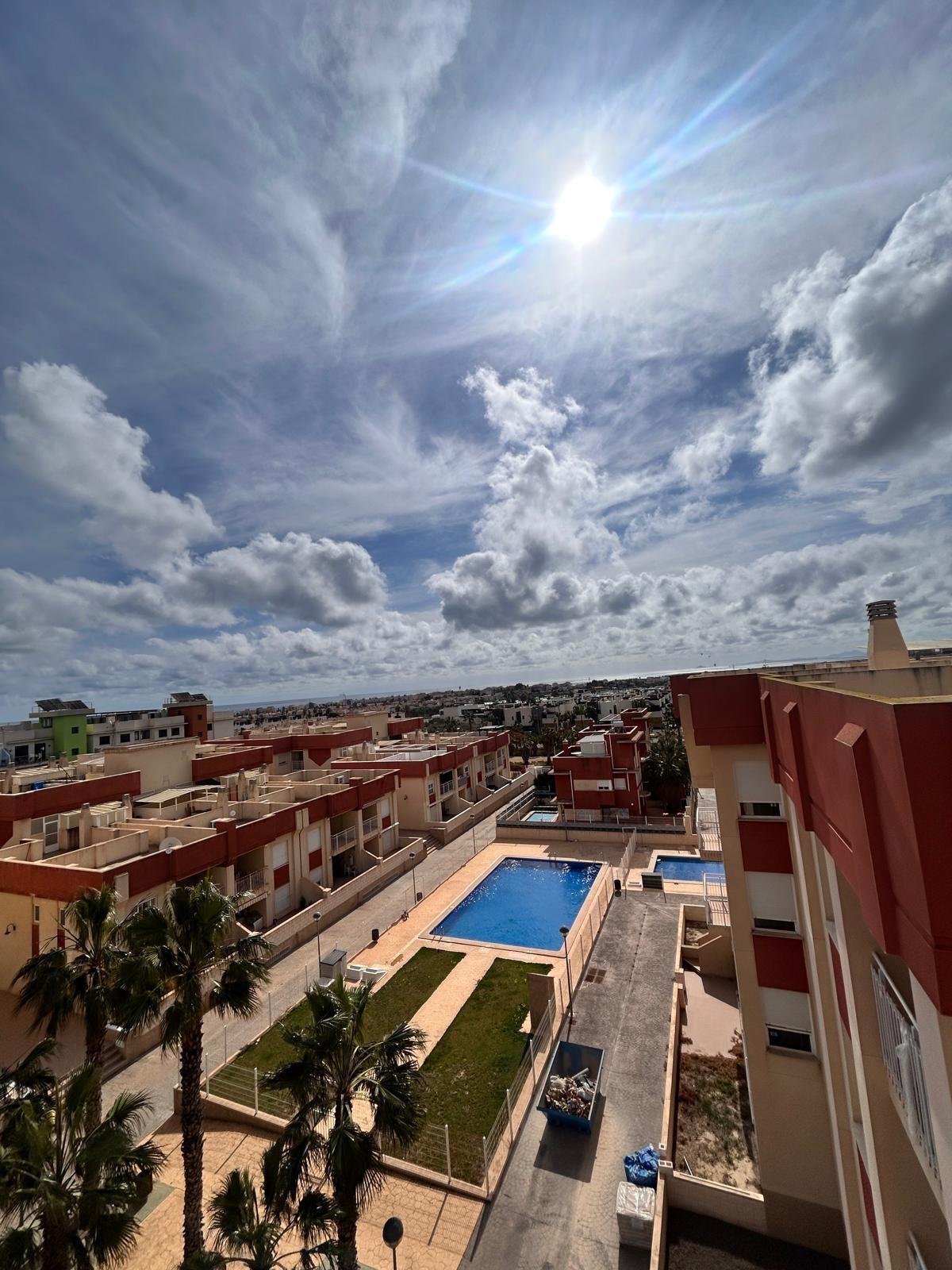 Complejo Residencial Regenerado en Lomas de Cabo Roig - Apartamentos Reformados, Apartamento renovado en Lomas de Cabo Roig, Orihuela Costa. 2 dorm, 2 baños. Listo para disfrutar, piscina, a 2km de playas. ¡Inversión ideal en Costa Blanca po