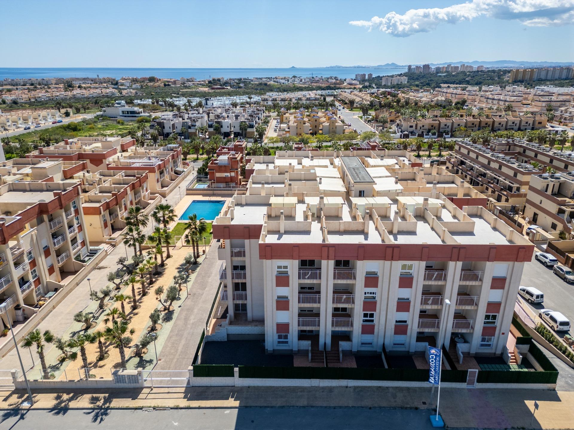 Complejo Residencial Regenerado en Lomas de Cabo Roig - Apartamentos Reformados, Apartamento renovado en Lomas de Cabo Roig, Orihuela Costa. 2 dorm, 2 baños. Listo para disfrutar, piscina, a 2km de playas. ¡Inversión ideal en Costa Blanca po