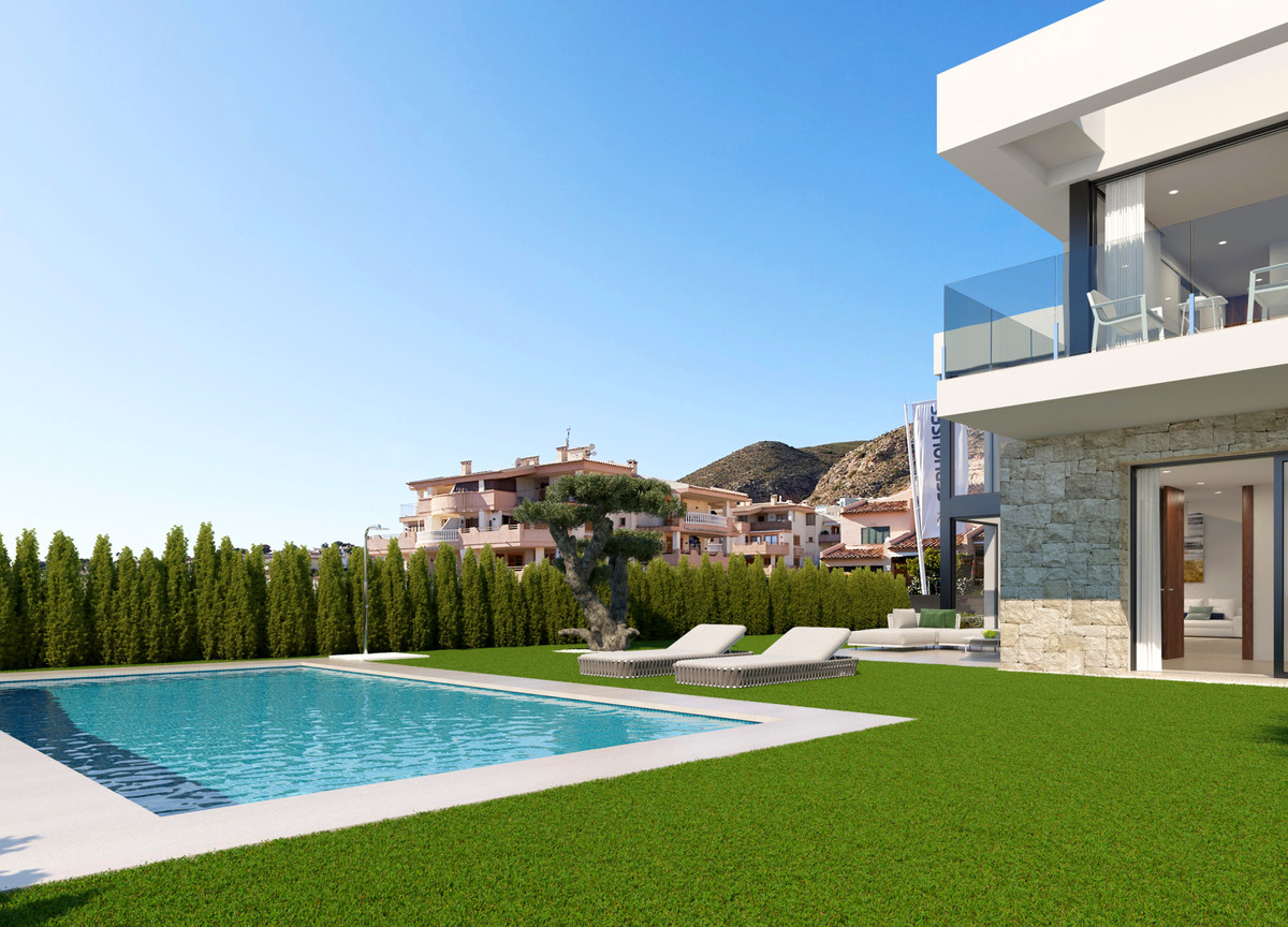 Villa de lujo en Finestrat: mar y montaña., Lujosa villa en Finestrat, Alicante. 3 hab, piscina privada, jardín y vistas mar/montaña. Cerca de Benidorm. ¡Vive el Mediterráneo!