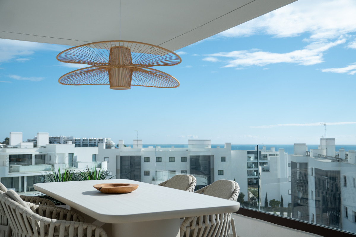 Exclusivo Apartamento de Lujo con Vistas al Mar en Fuengirola, Descubre lujo y sostenibilidad en Fuengirola. Apartamento de obra nueva en Costa del Sol: 3 hab, 2 baños, gran terraza, vistas al mar. Eficiencia energética, pa