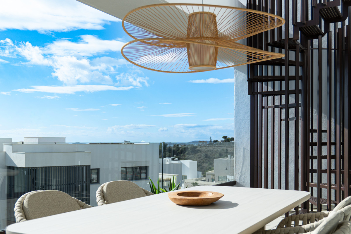Lujo mediterráneo: Su nuevo hogar en Fuengirola, Residencias de obra nueva en Fuengirola, Costa del Sol. Apartamentos de lujo con terrazas, jardines y vistas al mar. Eficiencia energética y sostenibilidad.