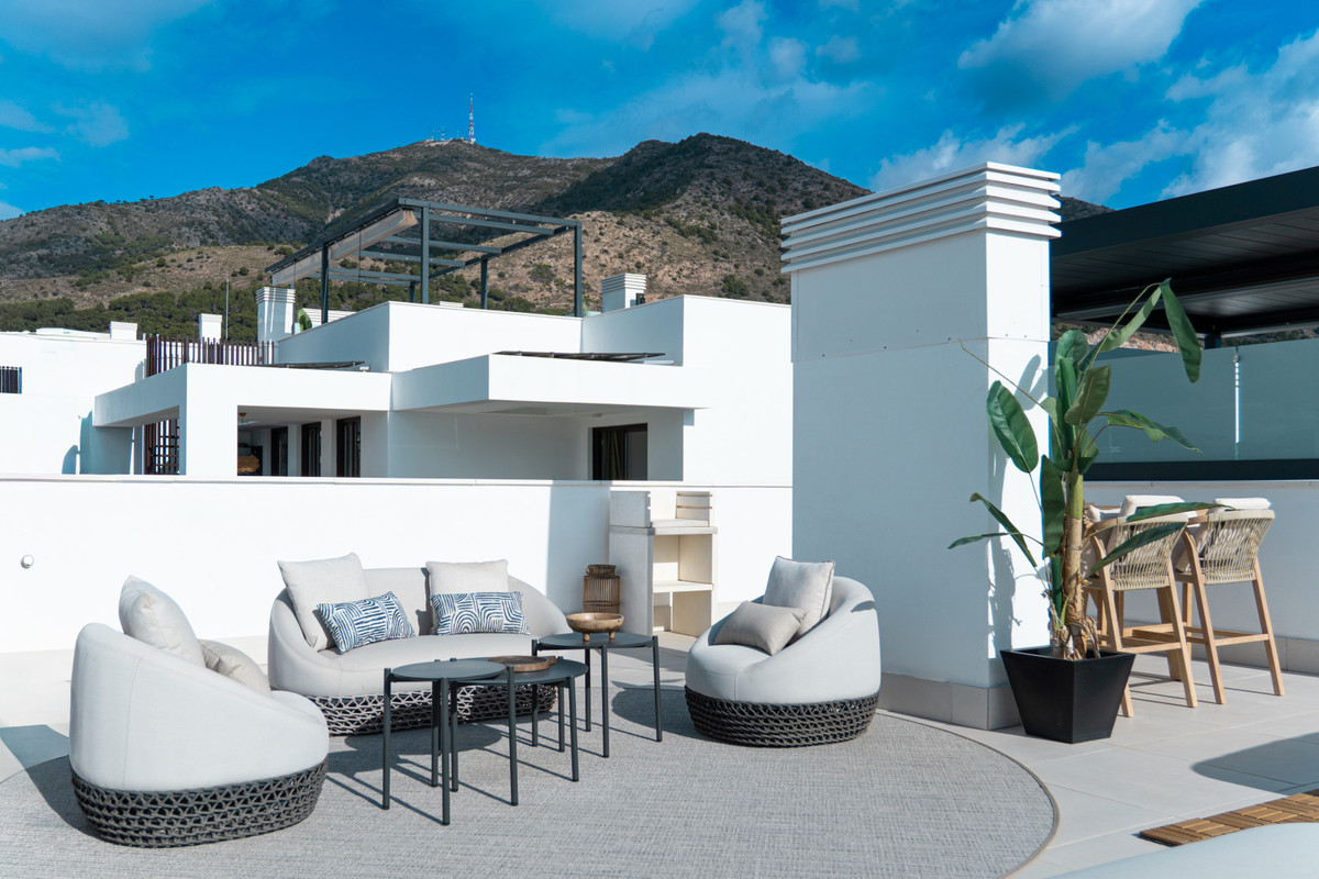 Lujo mediterráneo: Su nuevo hogar en Fuengirola, Residencias de obra nueva en Fuengirola, Costa del Sol. Apartamentos de lujo con terrazas, jardines y vistas al mar. Eficiencia energética y sostenibilidad.