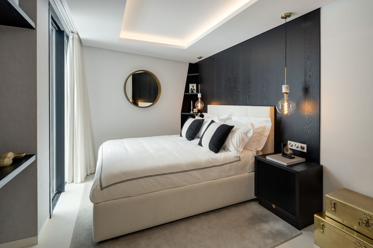 Exclusiva Villa de Lujo con Vistas al Mar en Benahavís, Descubra esta villa de lujo moderna en El Herrojo, Benahavís. Diseño Ames (2021), 5 dorm., 6 baños, piscina infinita y vistas al mar. ¡Su oasis en la Costa del