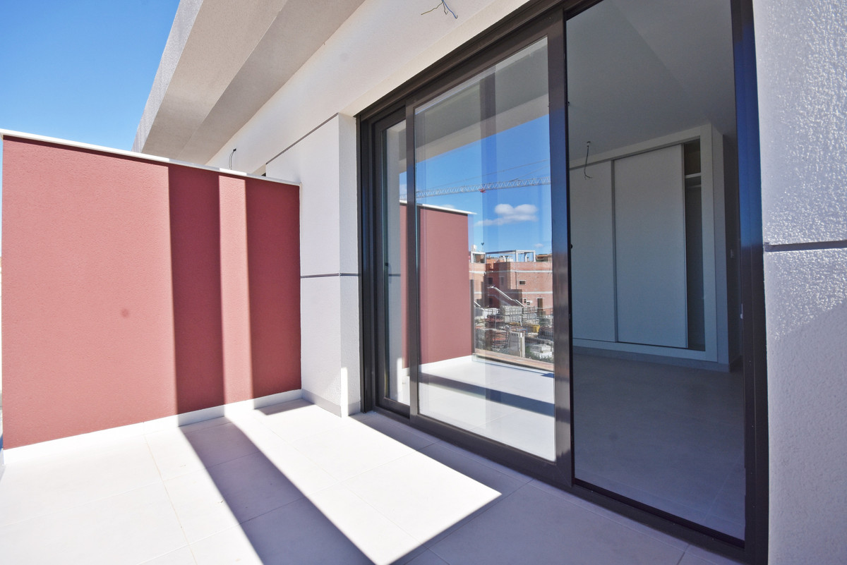 Villa de Ensueño con Vistas al Mar en Mazarrón, Villa en venta en Puerto de Mazarrón, Murcia. A 350m de la playa, con vistas al mar y solárium. 3 dormitorios, 3 baños. ¡Tu sueño mediterráneo por 309.000€!