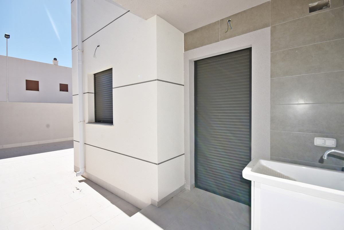 Villa de Ensueño con Vistas al Mar en Mazarrón, Villa en venta en Puerto de Mazarrón, Murcia. A 350m de la playa, con vistas al mar y solárium. 3 dormitorios, 3 baños. ¡Tu sueño mediterráneo por 309.000€!