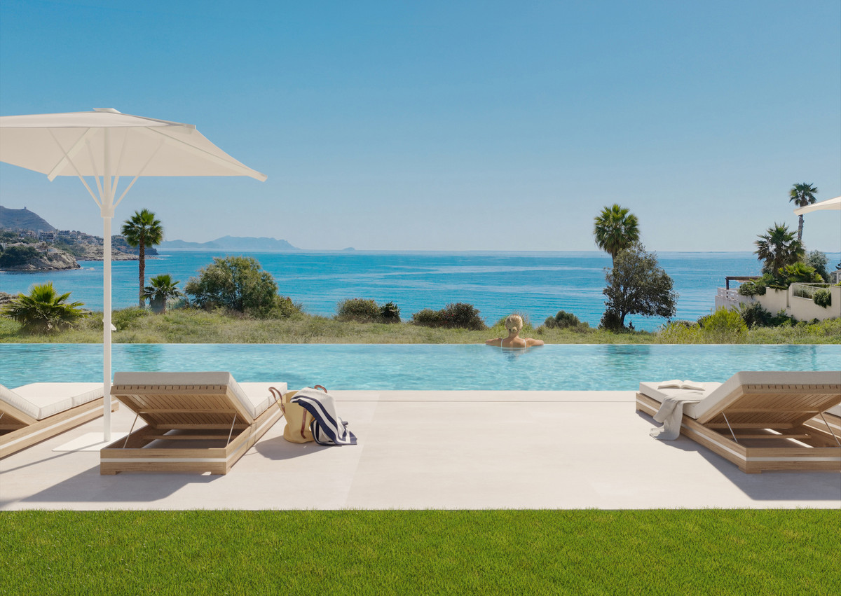 Villa Exclusiva Frente al Mar en El Campello, Alicante, Villa de lujo frente al mar en El Campello, Alicante. Vistas al Mediterráneo, acceso directo a la playa y piscina. 3 hab, 2 baños. ¡Su paraíso en Costa Blanca p