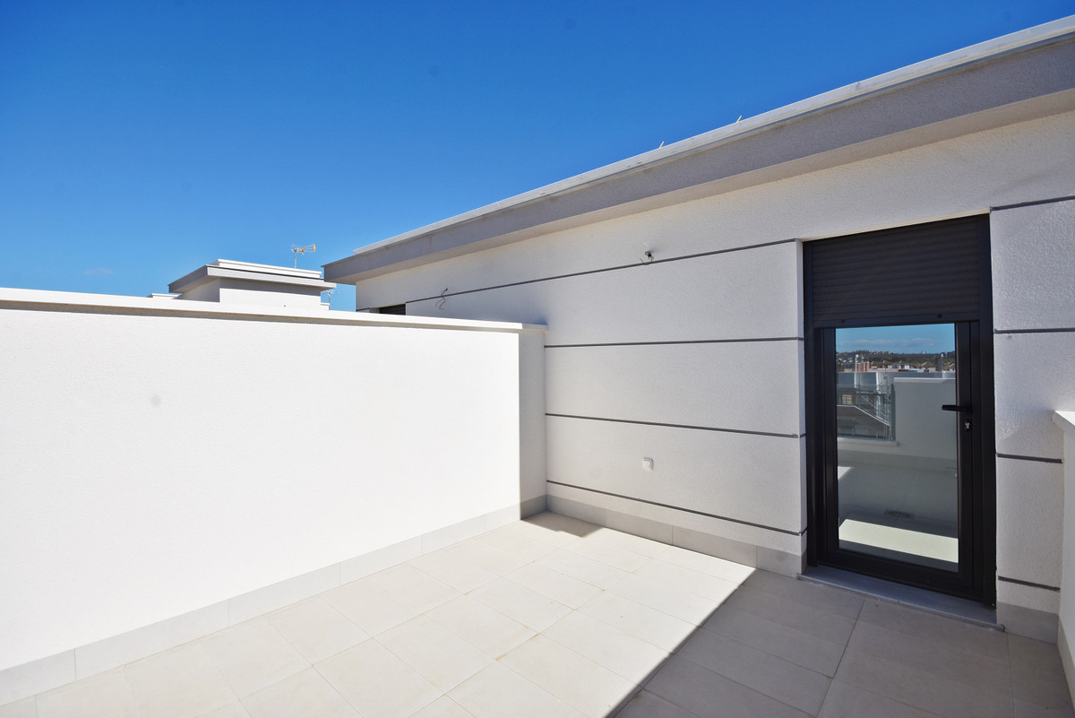Villa de Ensueño con Vistas al Mar en Mazarrón, Villa en venta en Puerto de Mazarrón, Murcia. A 350m de la playa, con vistas al mar y solárium. 3 dormitorios, 3 baños. ¡Tu sueño mediterráneo por 309.000€!