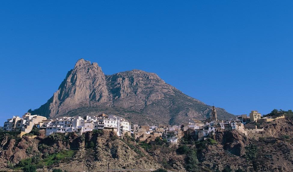 Villas de Obra Nueva en Finestrat – Lujo, Naturaleza y Vistas al Mar, Exclusiva villa de lujo en Finestrat, Sierra Cortina. Obra nueva con 3 dorm, piscina, vistas al mar y montaña. Cerca de playas y golf. ¡Tu sueño en Costa Blanca