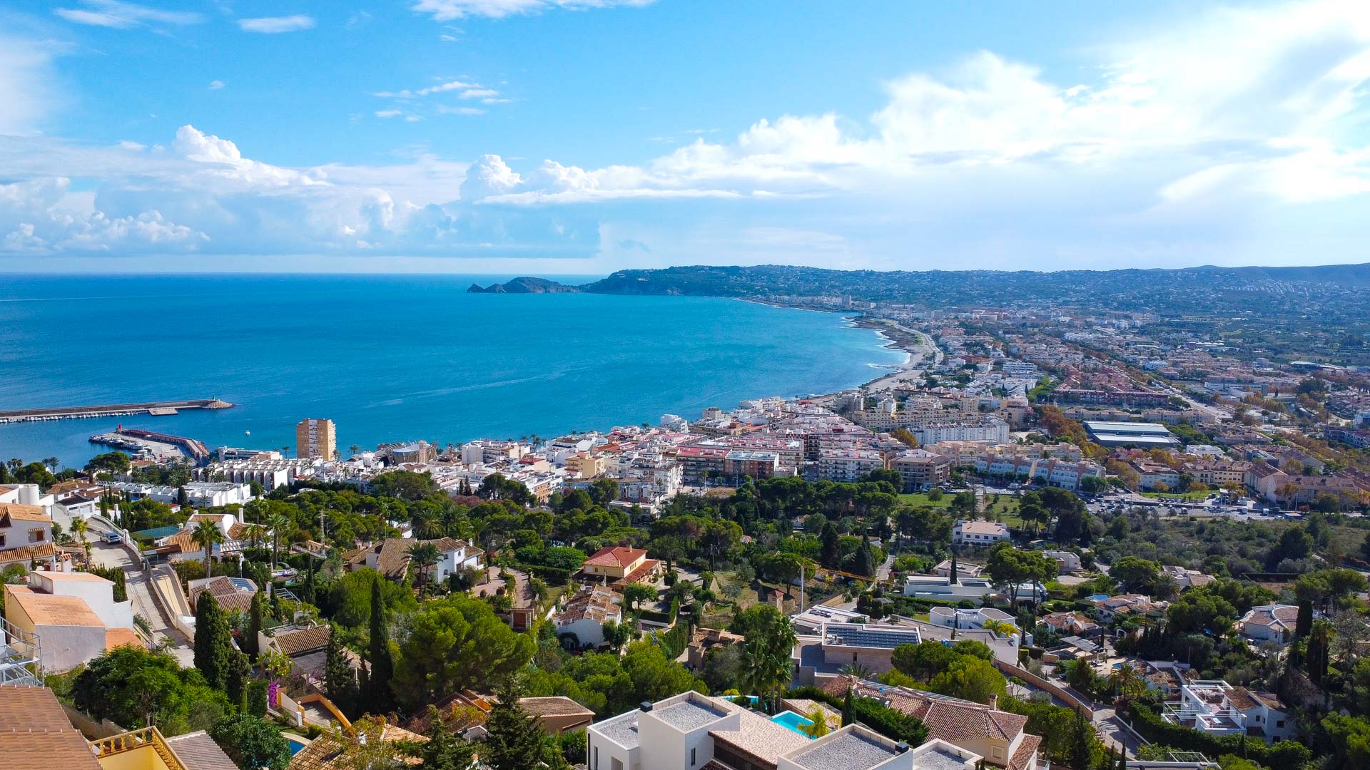 Exclusiva Villa de Lujo en Jávea: Vistas y Sol, Villa de lujo en Jávea, La Corona. 5 dorm., 4 baños. Vistas espectaculares, cerca del puerto y playas. Personalice su villa de ensueño. ¡Inversión única!