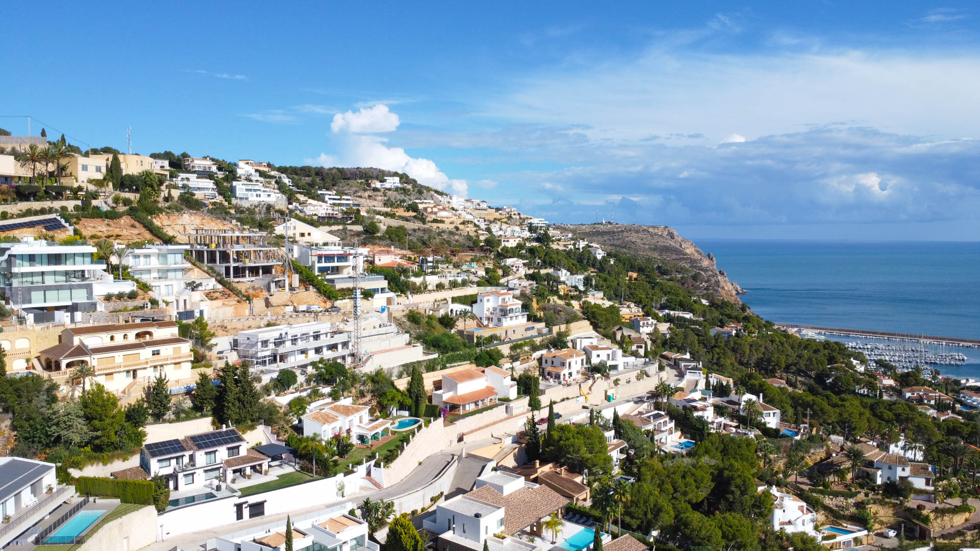 Exclusiva Villa de Lujo en Jávea: Vistas y Sol, Villa de lujo en Jávea, La Corona. 5 dorm., 4 baños. Vistas espectaculares, cerca del puerto y playas. Personalice su villa de ensueño. ¡Inversión única!