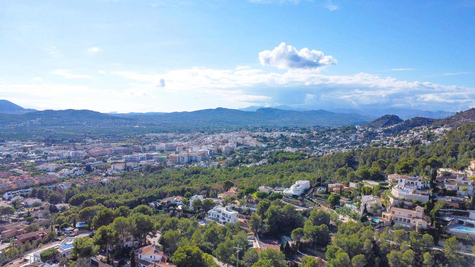 Exclusiva Villa de Lujo en Jávea: Vistas y Sol, Villa de lujo en Jávea, La Corona. 5 dorm., 4 baños. Vistas espectaculares, cerca del puerto y playas. Personalice su villa de ensueño. ¡Inversión única!