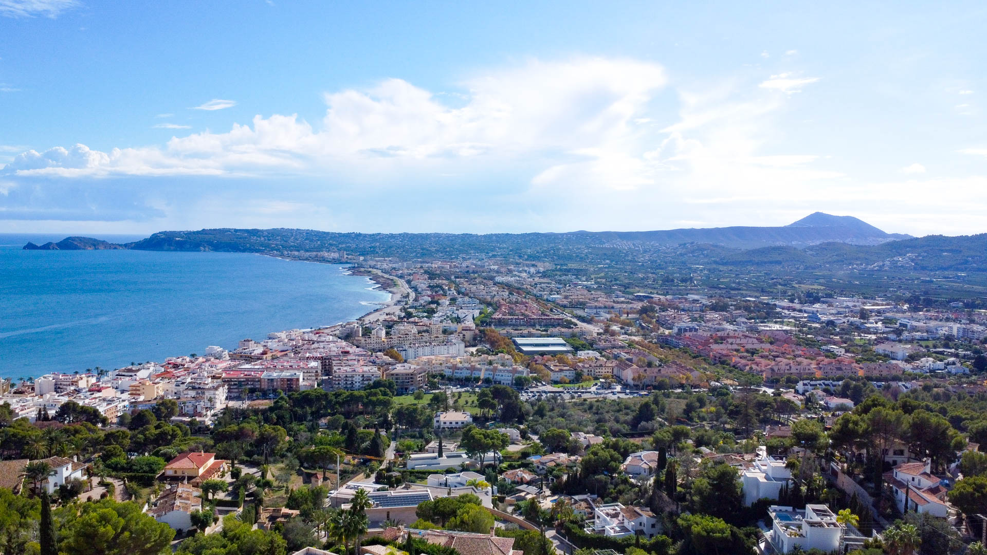 Exclusiva Villa de Lujo en Jávea: Vistas y Sol, Villa de lujo en Jávea, La Corona. 5 dorm., 4 baños. Vistas espectaculares, cerca del puerto y playas. Personalice su villa de ensueño. ¡Inversión única!