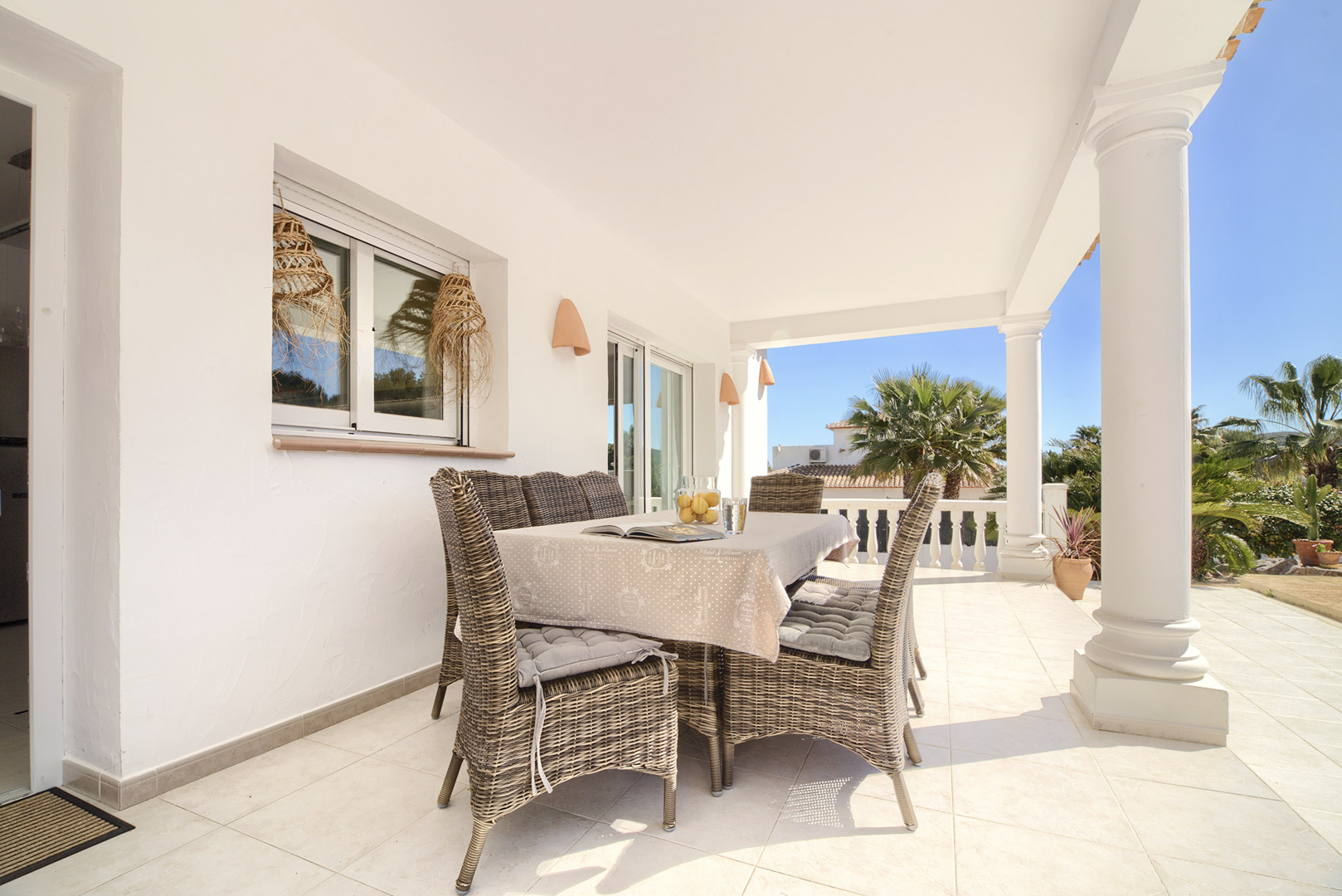 Javea: Exclusiva Villa Familiar con Piscina y Casa de Huéspedes, Villa tradicional en Las Laderas, Javea. 5 dormitorios, casa de invitados, piscina 50m², privacidad. Cerca de colegio y playas. Ideal inversión o familia. ¡749.