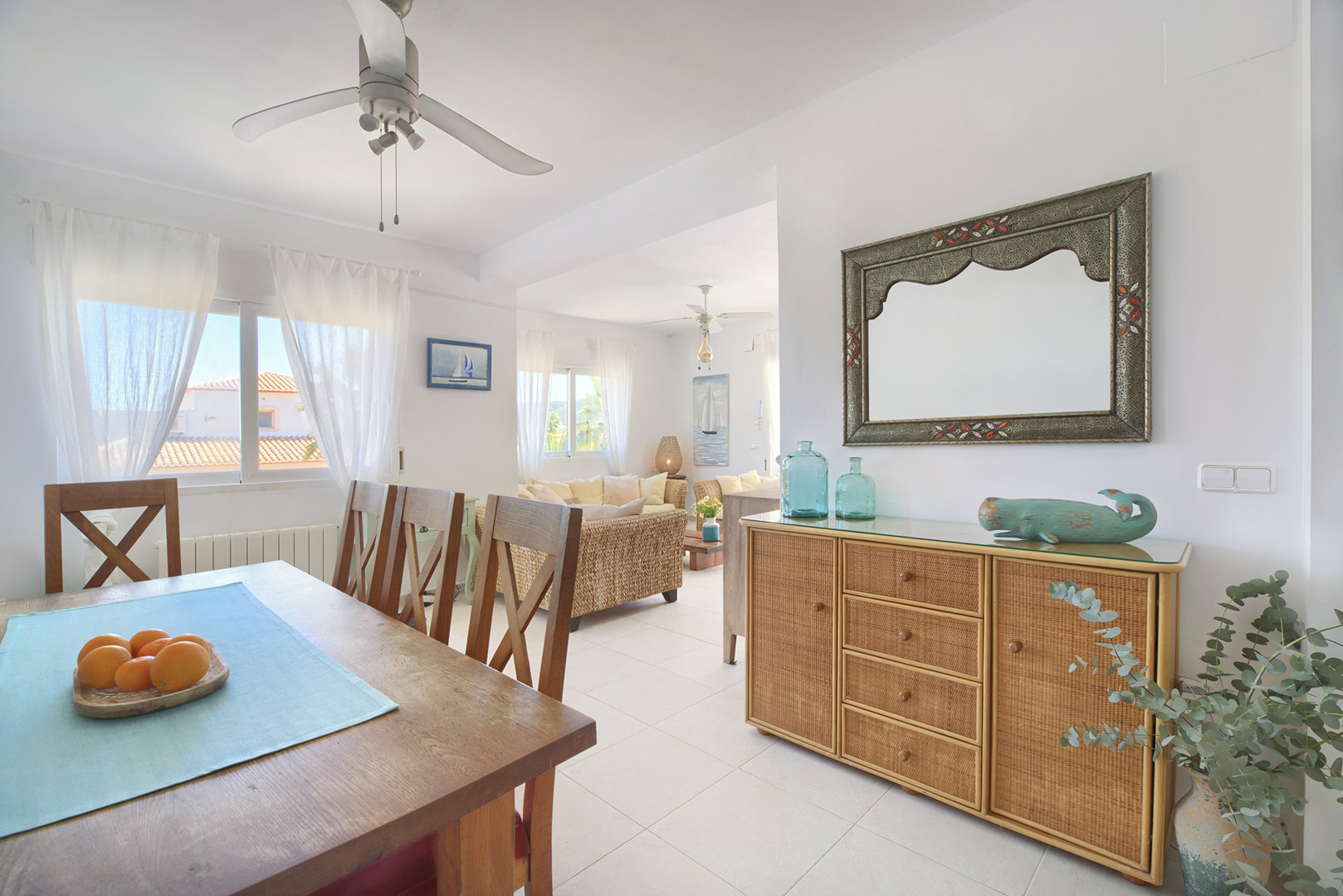 Javea: Exclusiva Villa Familiar con Piscina y Casa de Huéspedes, Villa tradicional en Las Laderas, Javea. 5 dormitorios, casa de invitados, piscina 50m², privacidad. Cerca de colegio y playas. Ideal inversión o familia. ¡749.