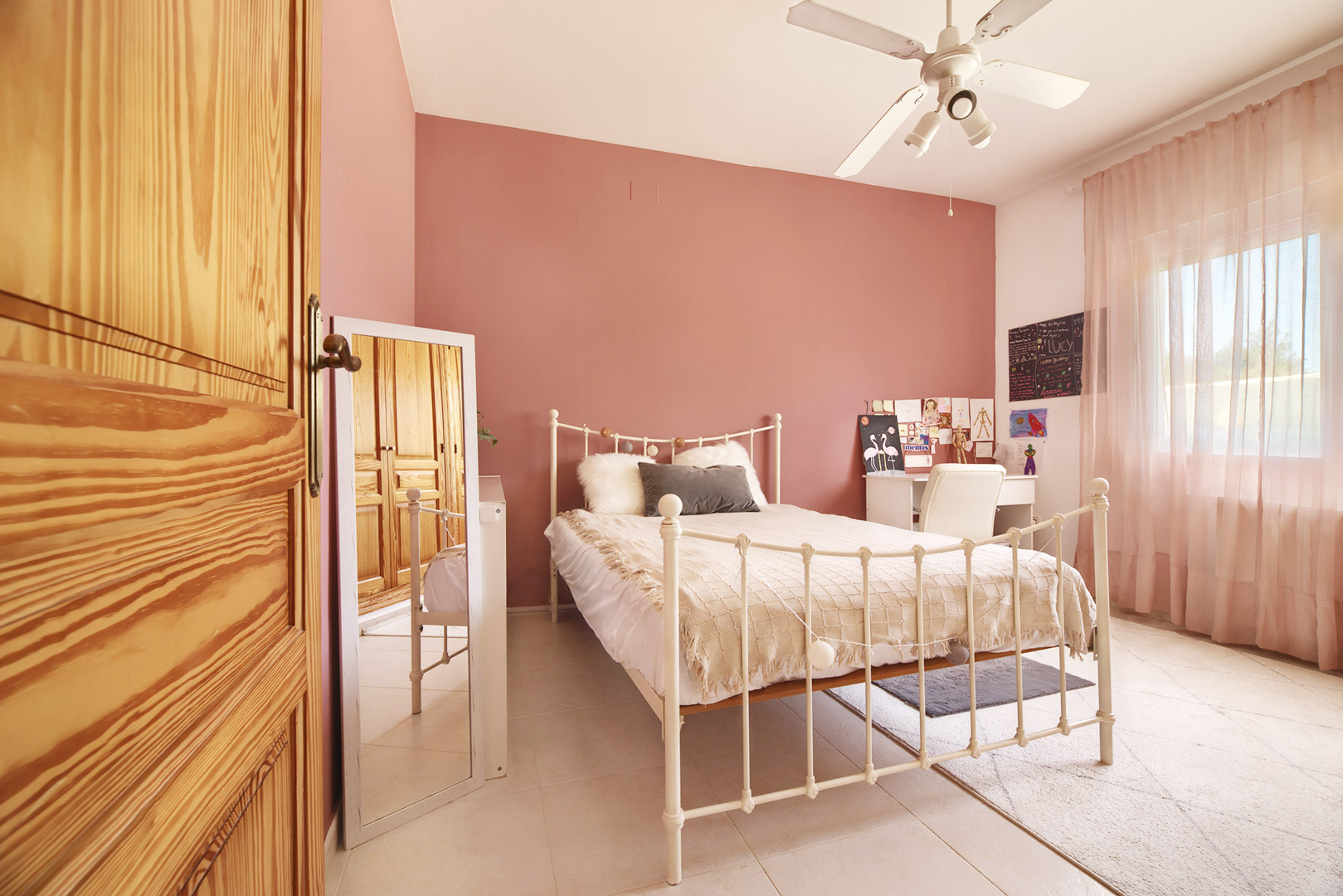 Javea: Exclusiva Villa Familiar con Piscina y Casa de Huéspedes, Villa tradicional en Las Laderas, Javea. 5 dormitorios, casa de invitados, piscina 50m², privacidad. Cerca de colegio y playas. Ideal inversión o familia. ¡749.