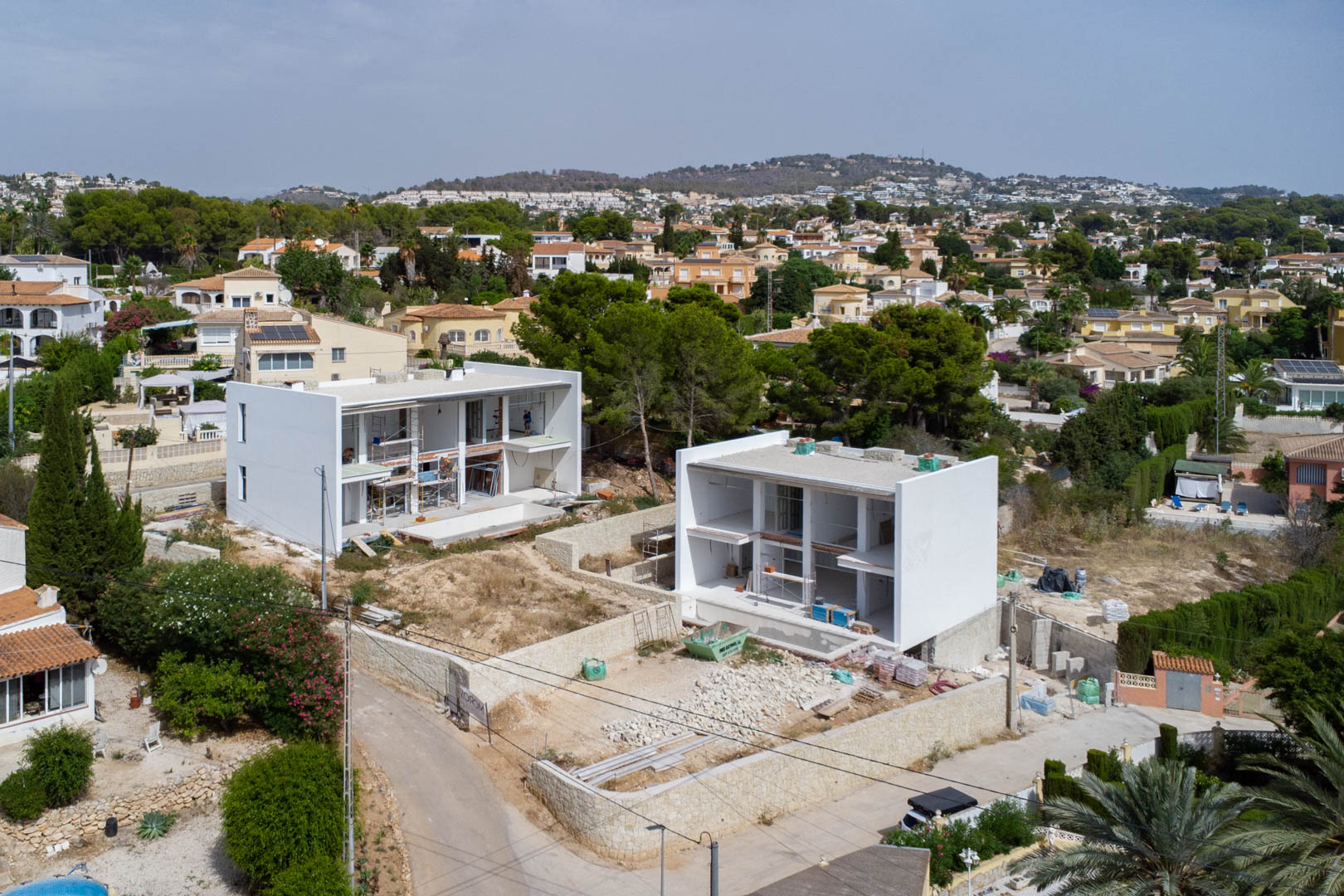 Exclusiva Villa Nueva en Calpe: Lujo y Autonomía Energética, Villa de lujo de nueva construcción en Calpe, Costa Blanca. A 500m de la playa, con vistas al Peñón de Ifach. 3 dormitorios, piscina, eficiencia A. ¡Un paraíso!