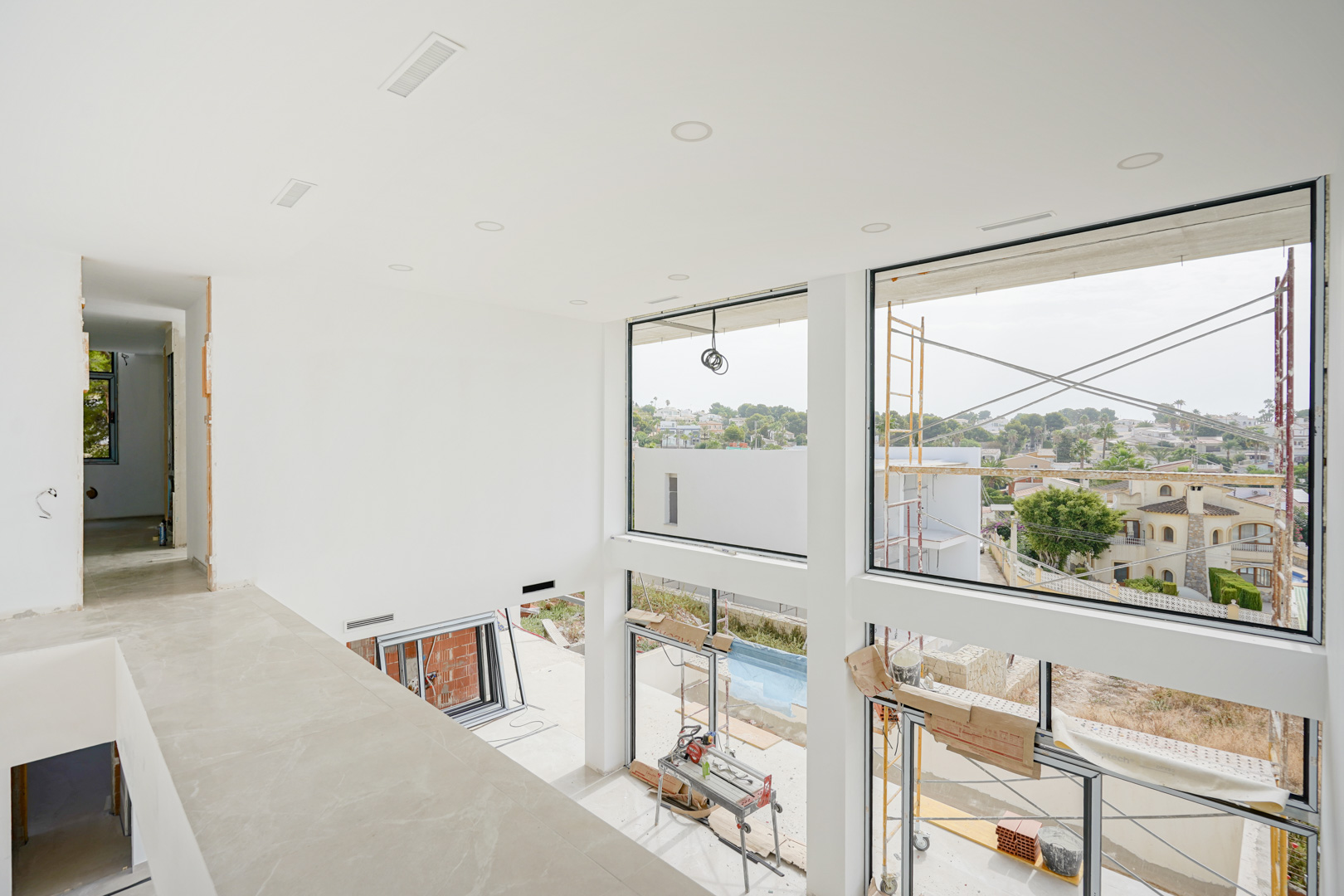 Exclusiva Villa Nueva en Calpe: Lujo y Autonomía Energética, Villa de lujo de nueva construcción en Calpe, Costa Blanca. A 500m de la playa, con vistas al Peñón de Ifach. 3 dormitorios, piscina, eficiencia A. ¡Un paraíso!