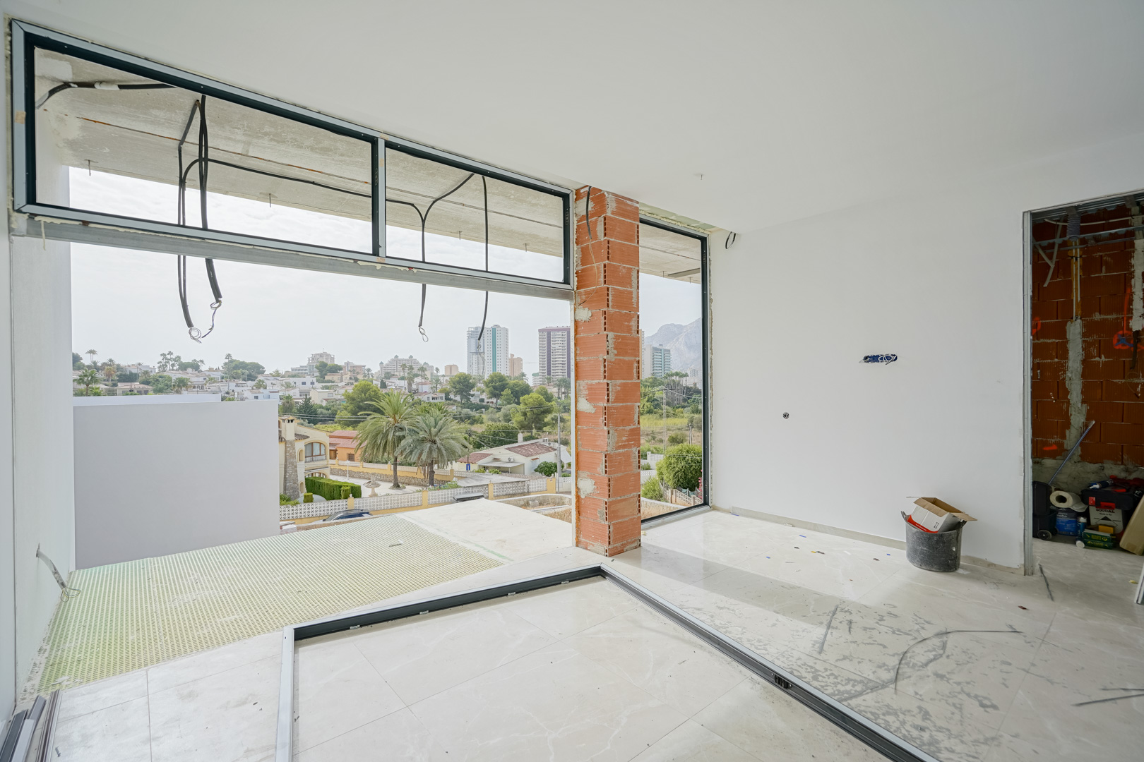 Exclusiva Villa Nueva en Calpe: Lujo y Autonomía Energética, Villa de lujo de nueva construcción en Calpe, Costa Blanca. A 500m de la playa, con vistas al Peñón de Ifach. 3 dormitorios, piscina, eficiencia A. ¡Un paraíso!