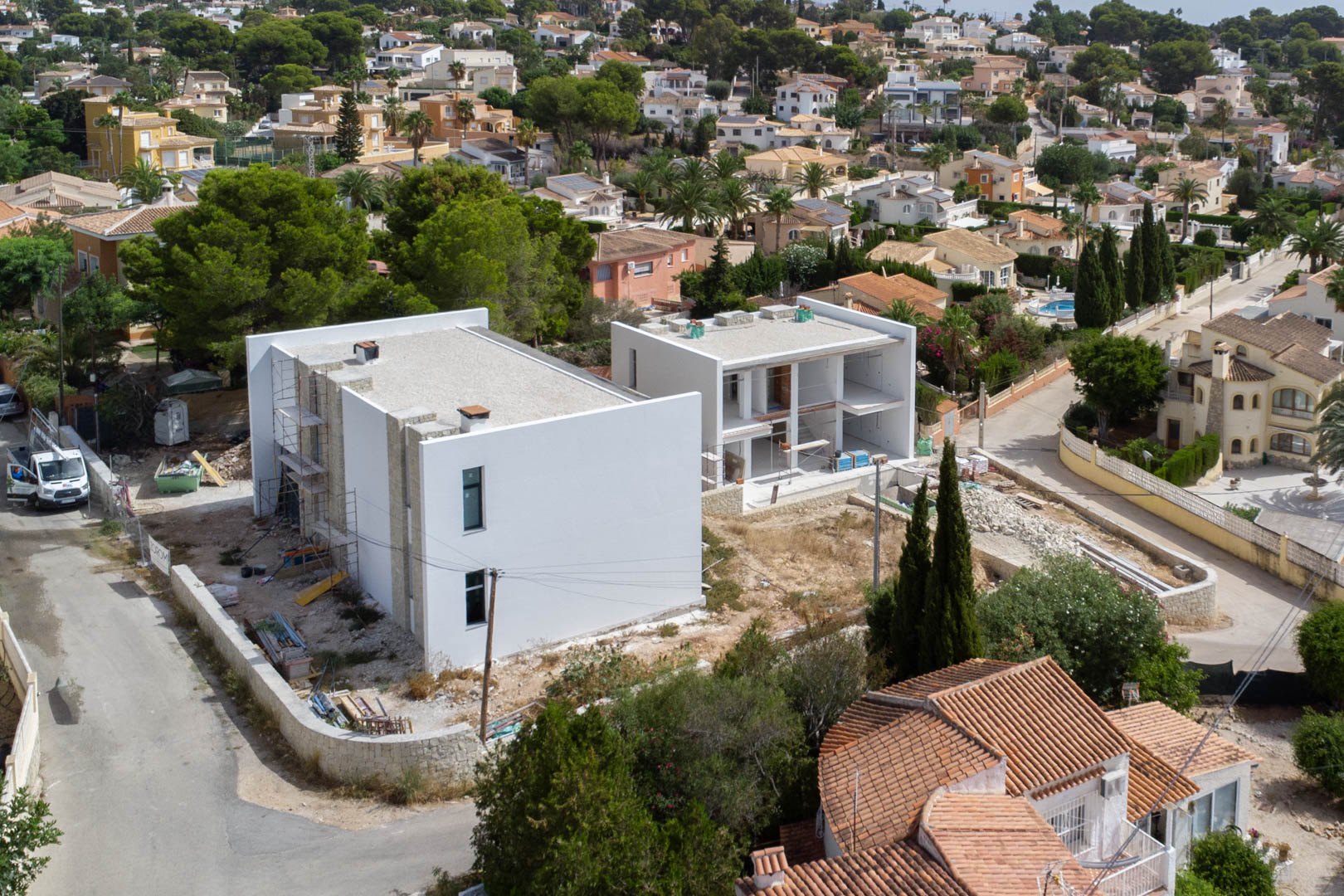 Exclusiva Villa Nueva en Calpe: Lujo y Autonomía Energética, Villa de lujo de nueva construcción en Calpe, Costa Blanca. A 500m de la playa, con vistas al Peñón de Ifach. 3 dormitorios, piscina, eficiencia A. ¡Un paraíso!